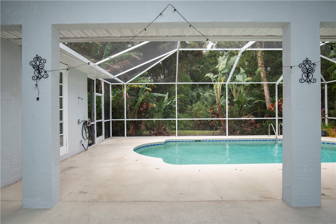 325 40th Court SW