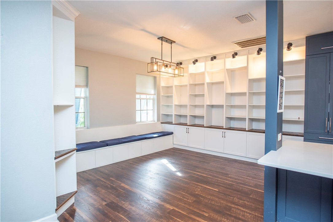 325 40th Court SW
