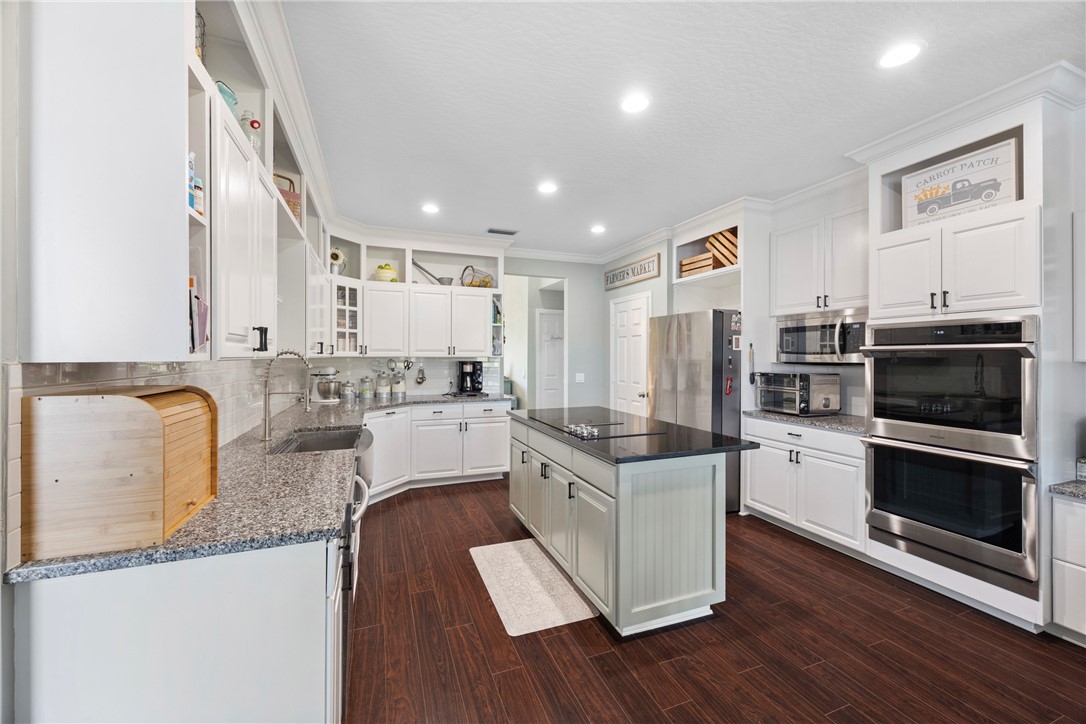 1400 W 56th Square