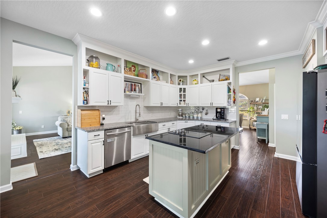 1400 W 56th Square