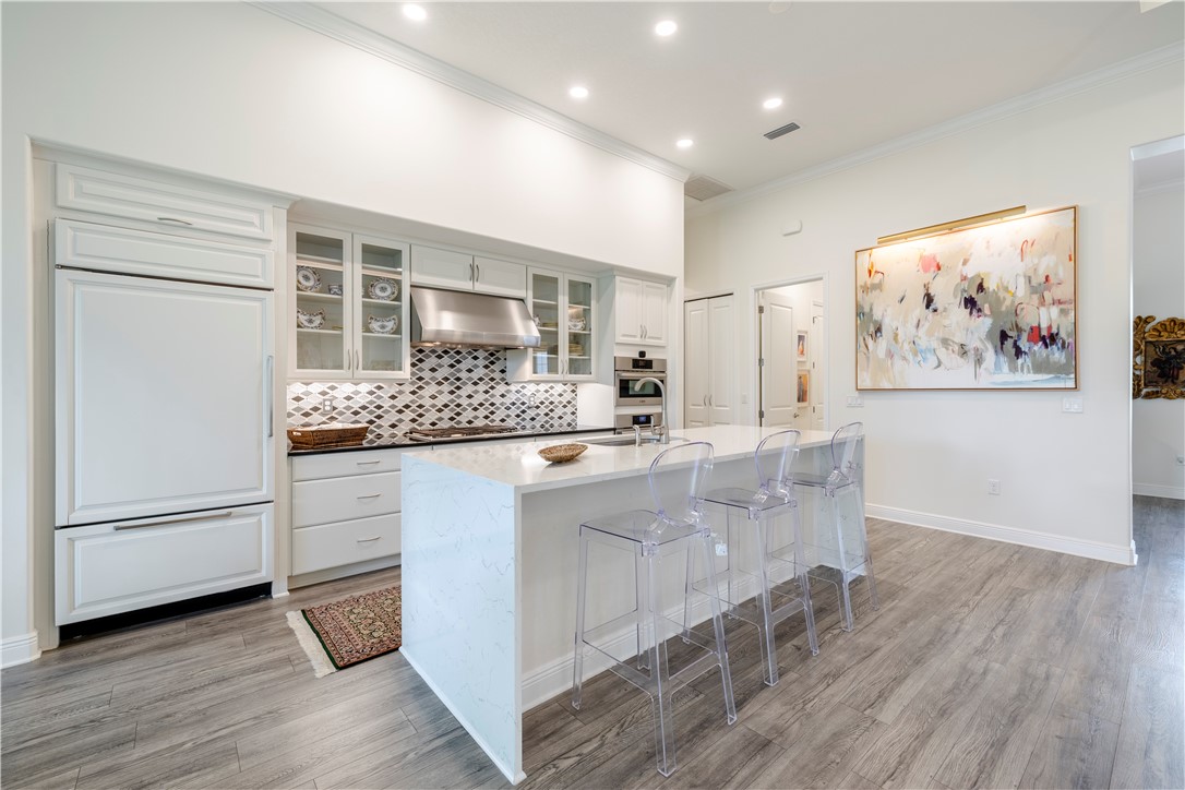 1015 Saint James Lane