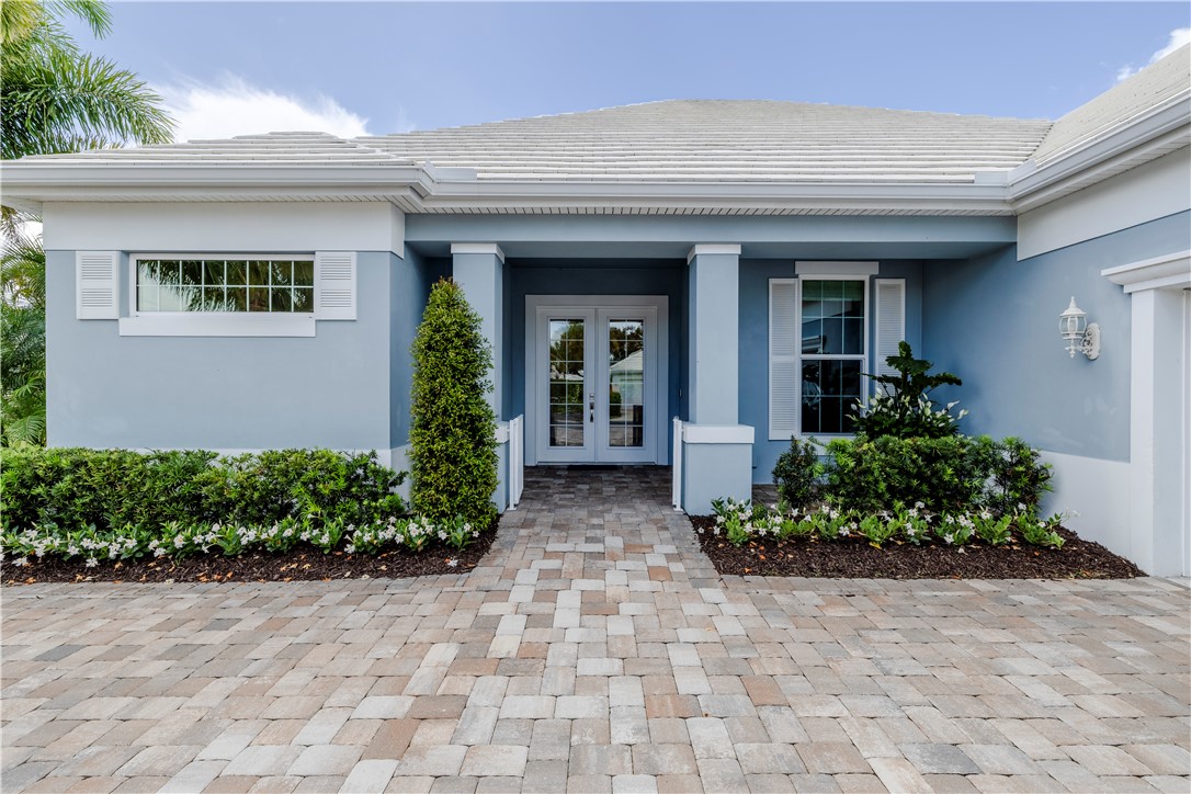 1015 Saint James Lane