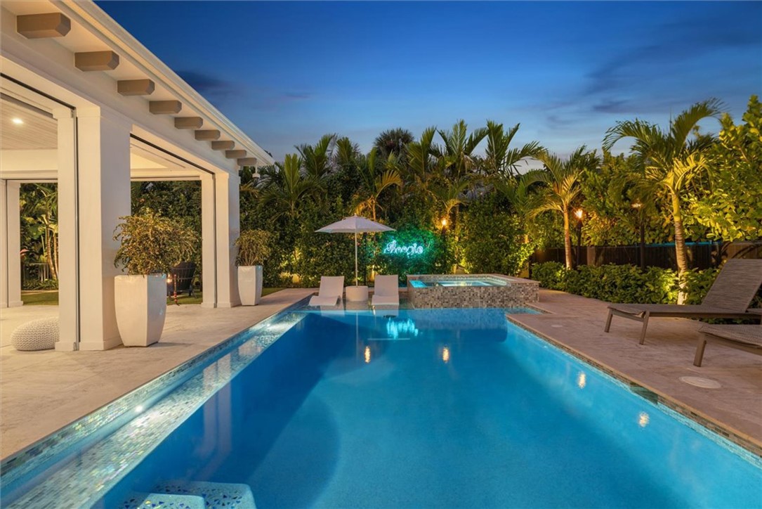 936 Surfsedge Way