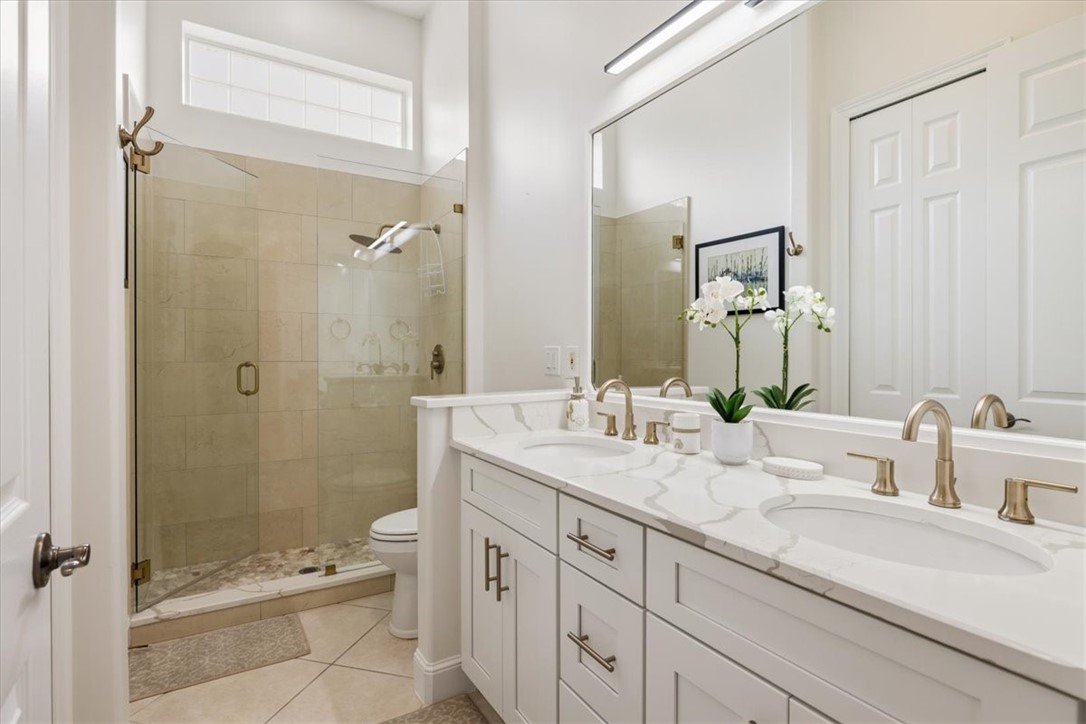 1453 W Island Club Square