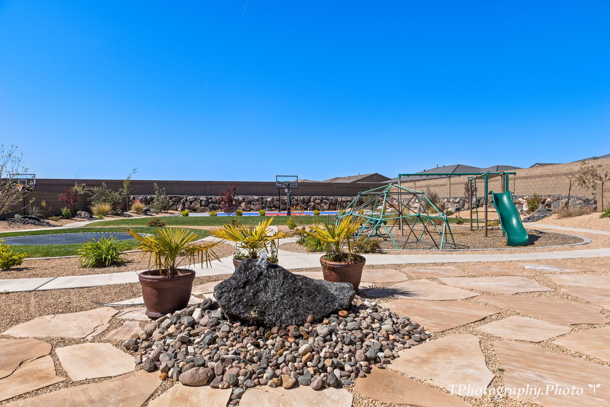 2148 E Cobblecreek DR