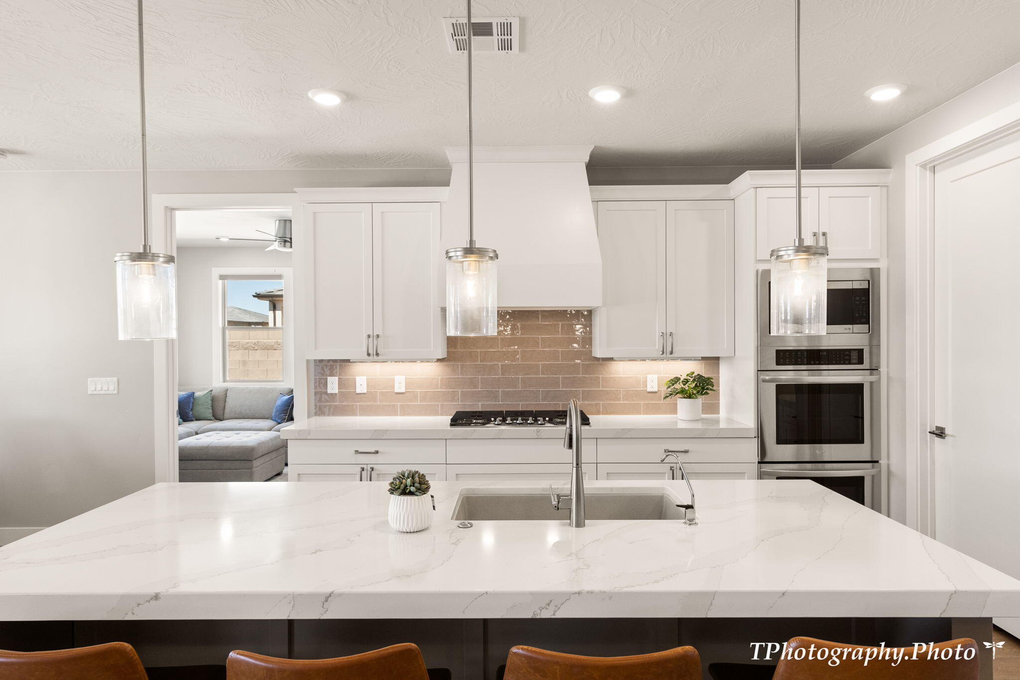 2148 E Cobblecreek DR