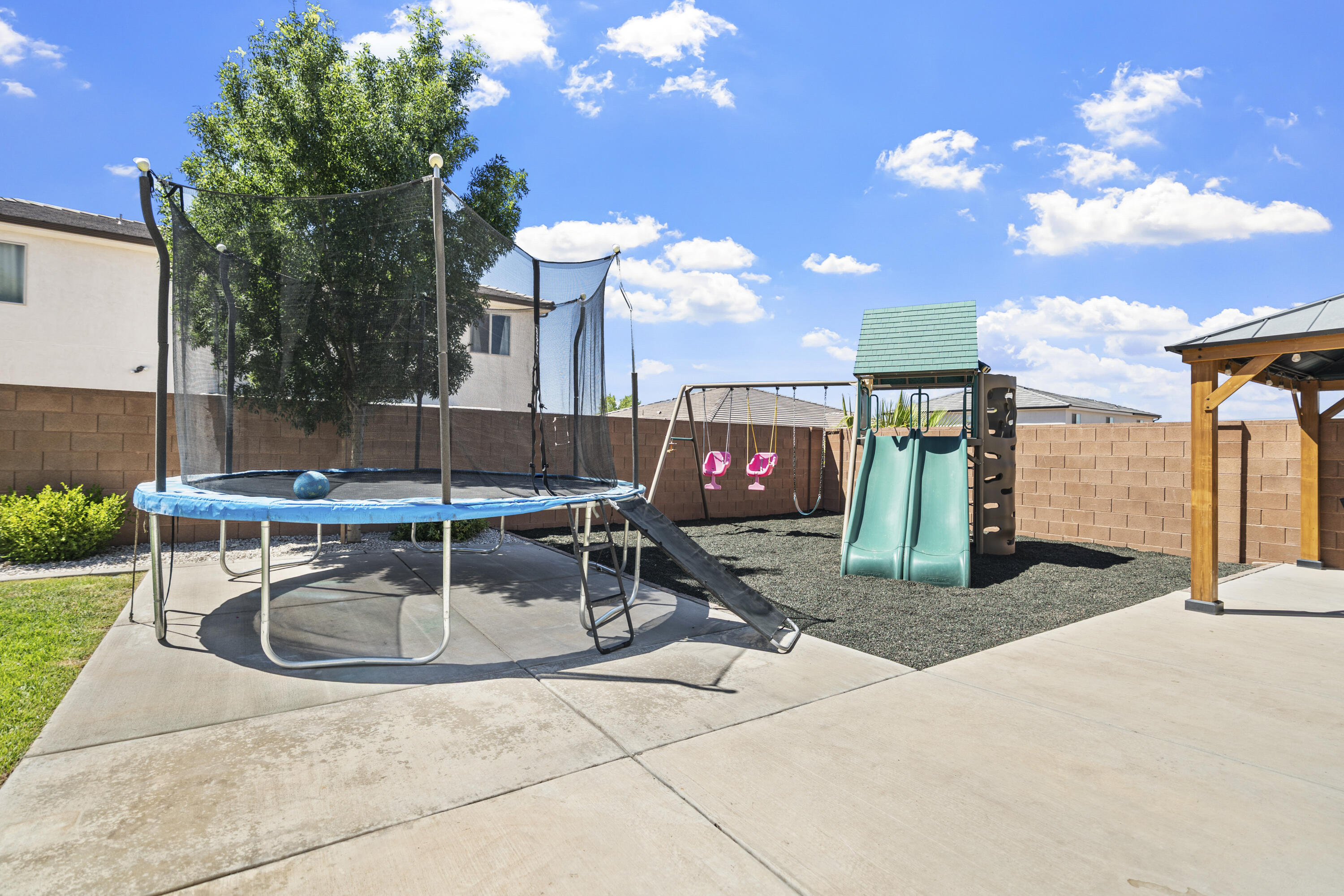 1710 E Mountain Trail