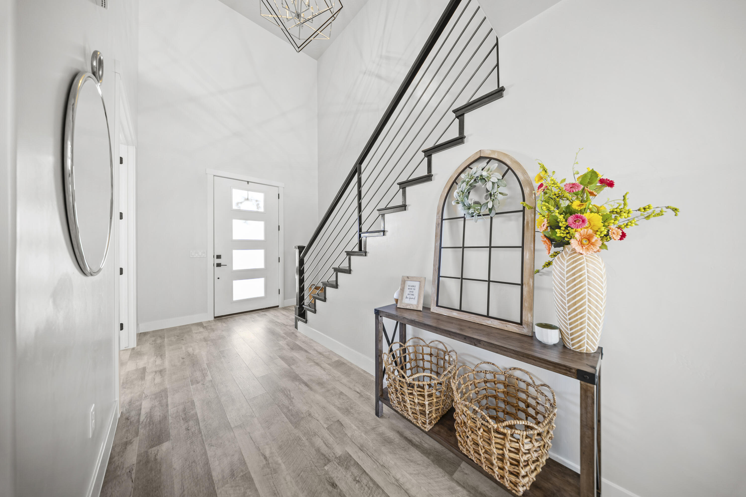 1710 E Mountain Trail