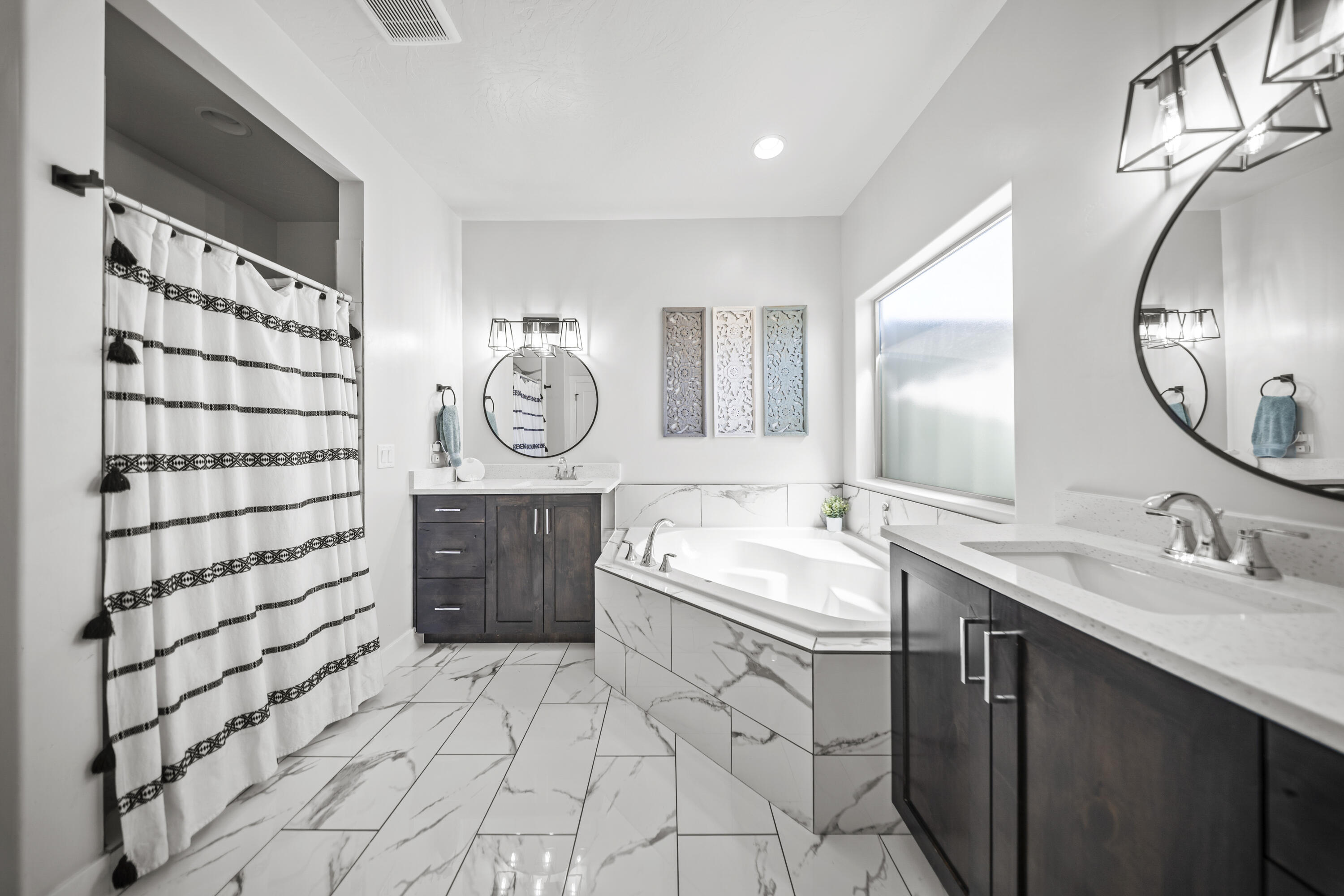 1710 E Mountain Trail