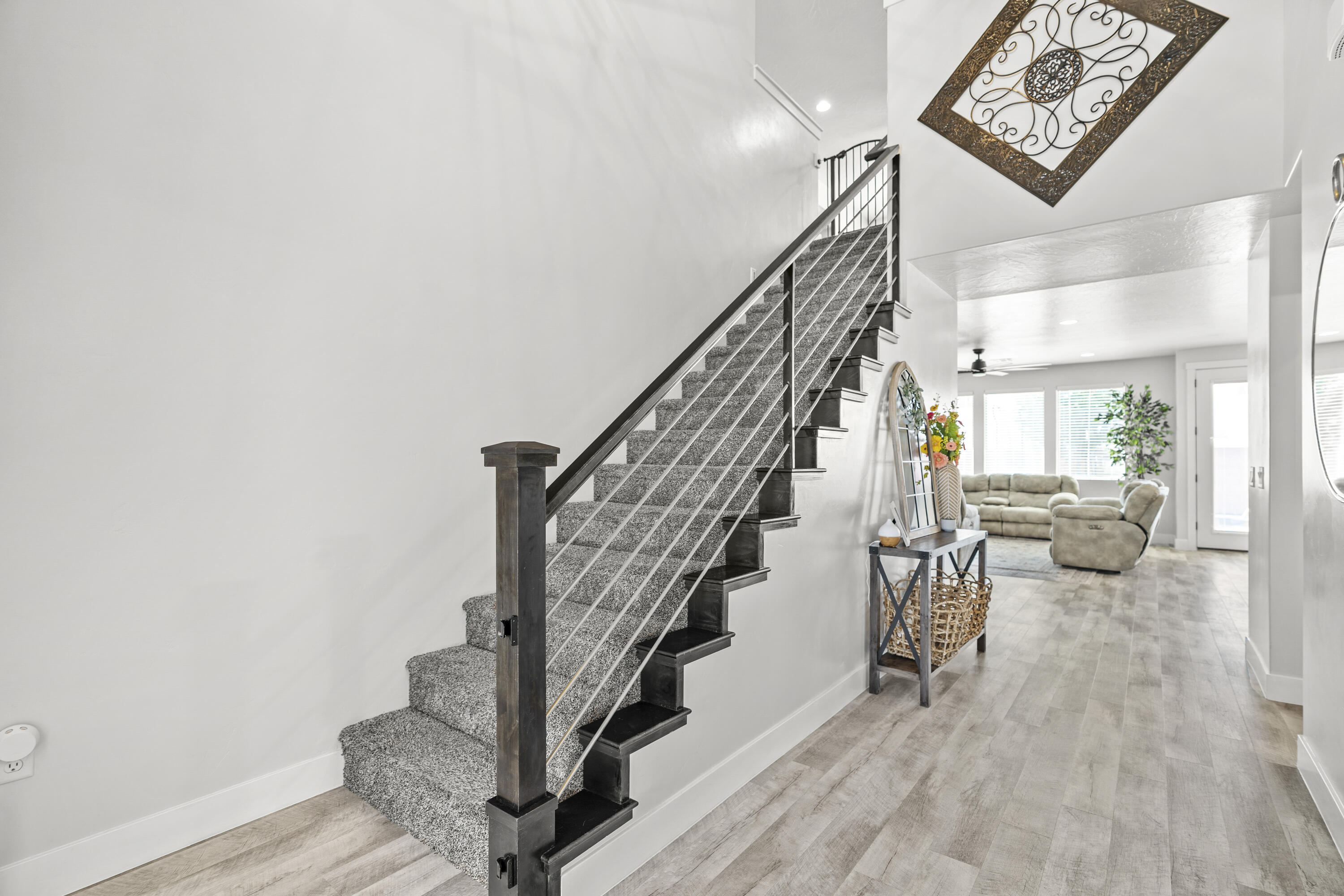 1710 E Mountain Trail