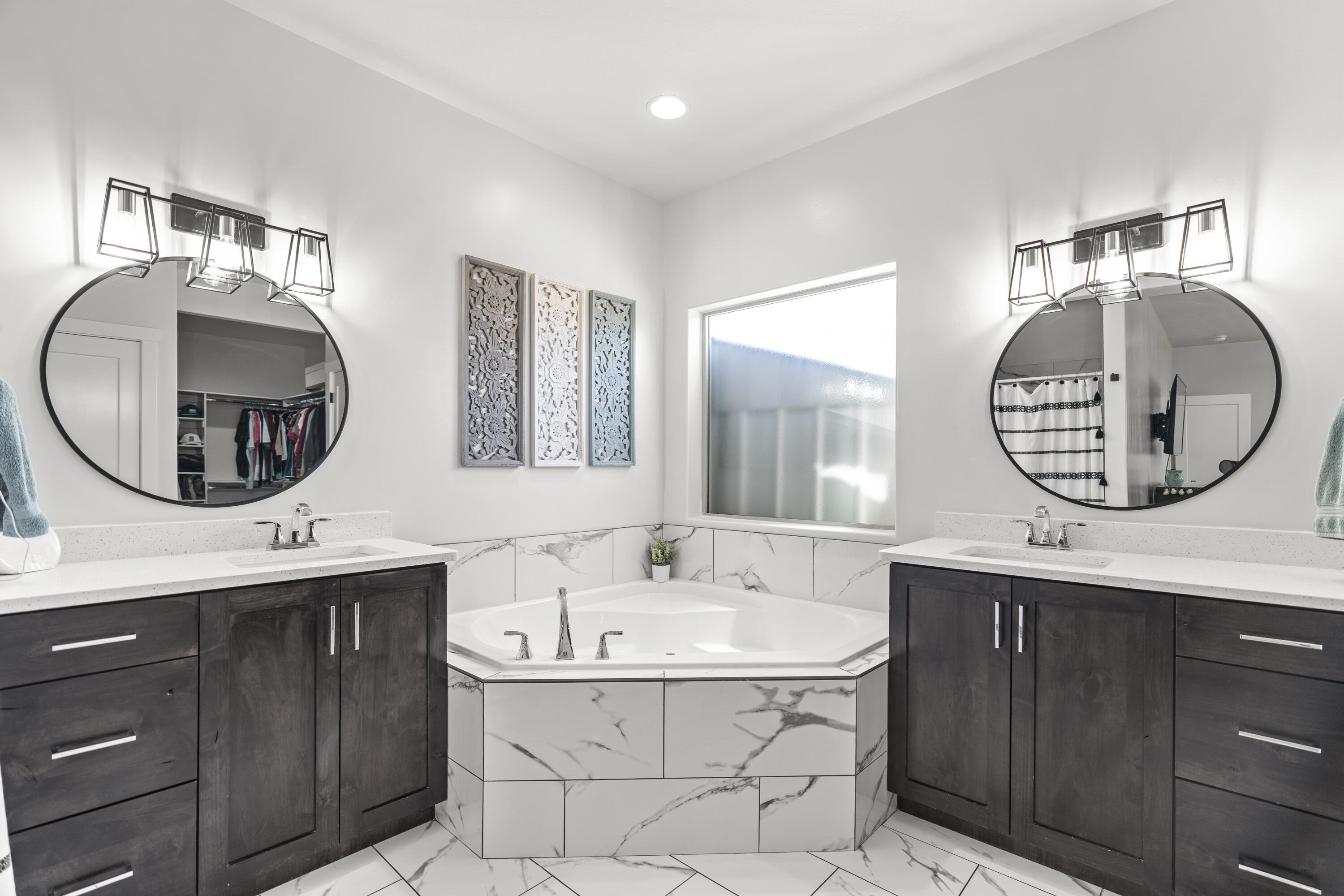 1710 E Mountain Trail