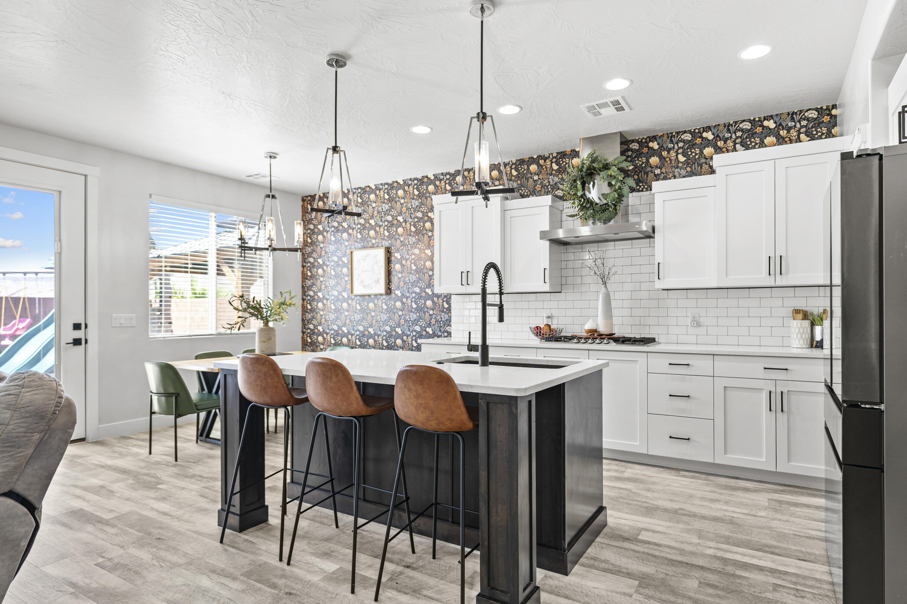 1710 E Mountain Trail