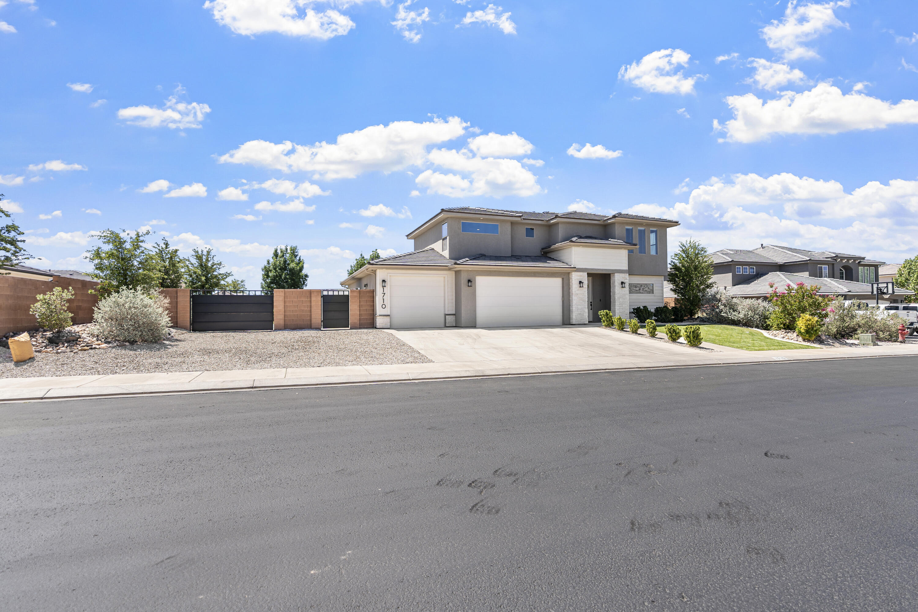1710 E Mountain Trail