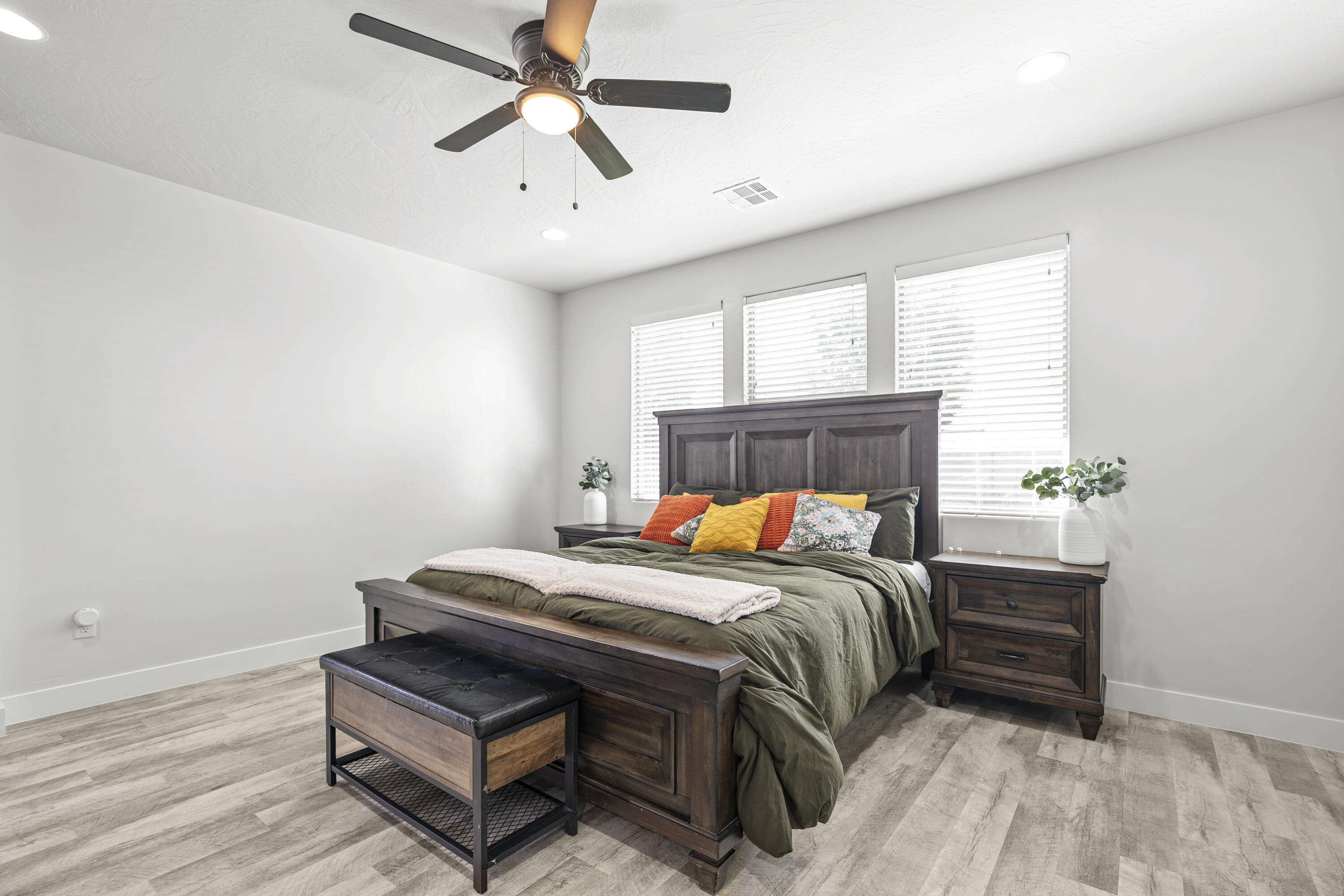 1710 E Mountain Trail