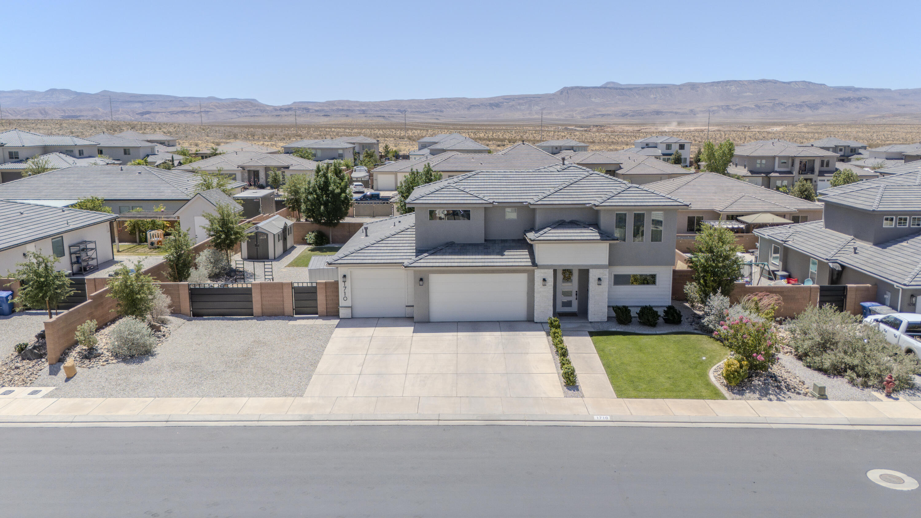 1710 E Mountain Trail