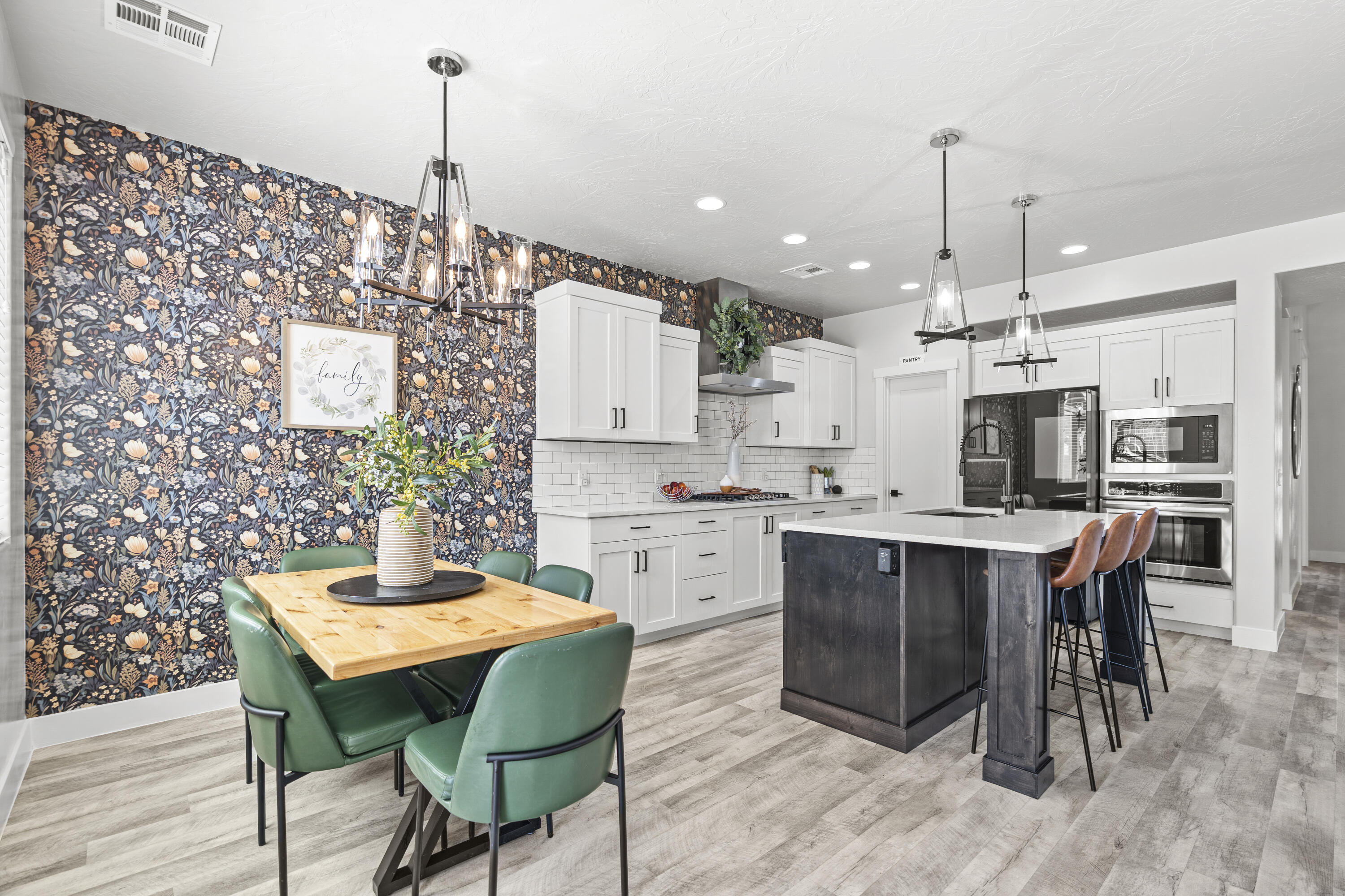 1710 E Mountain Trail