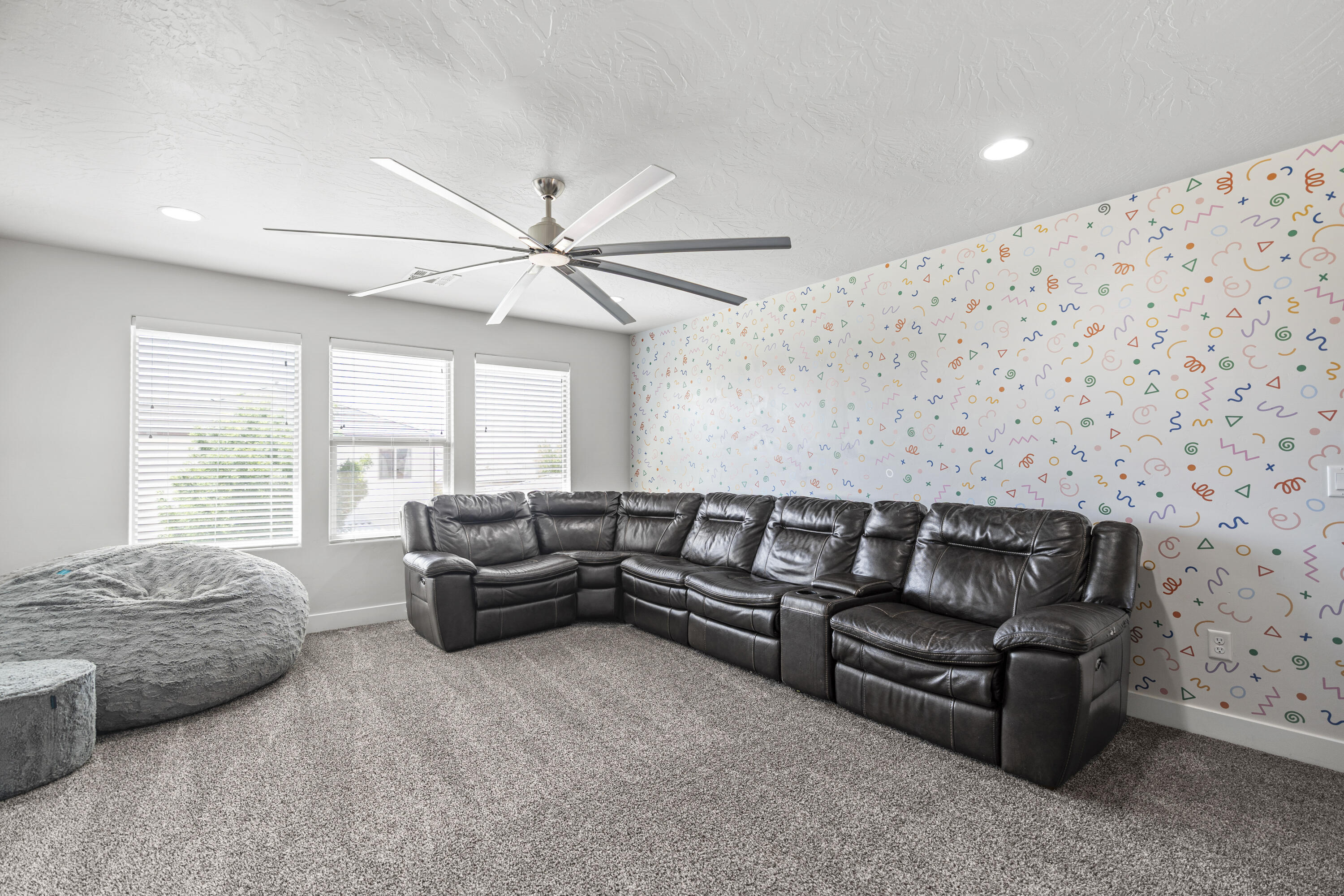 1710 E Mountain Trail