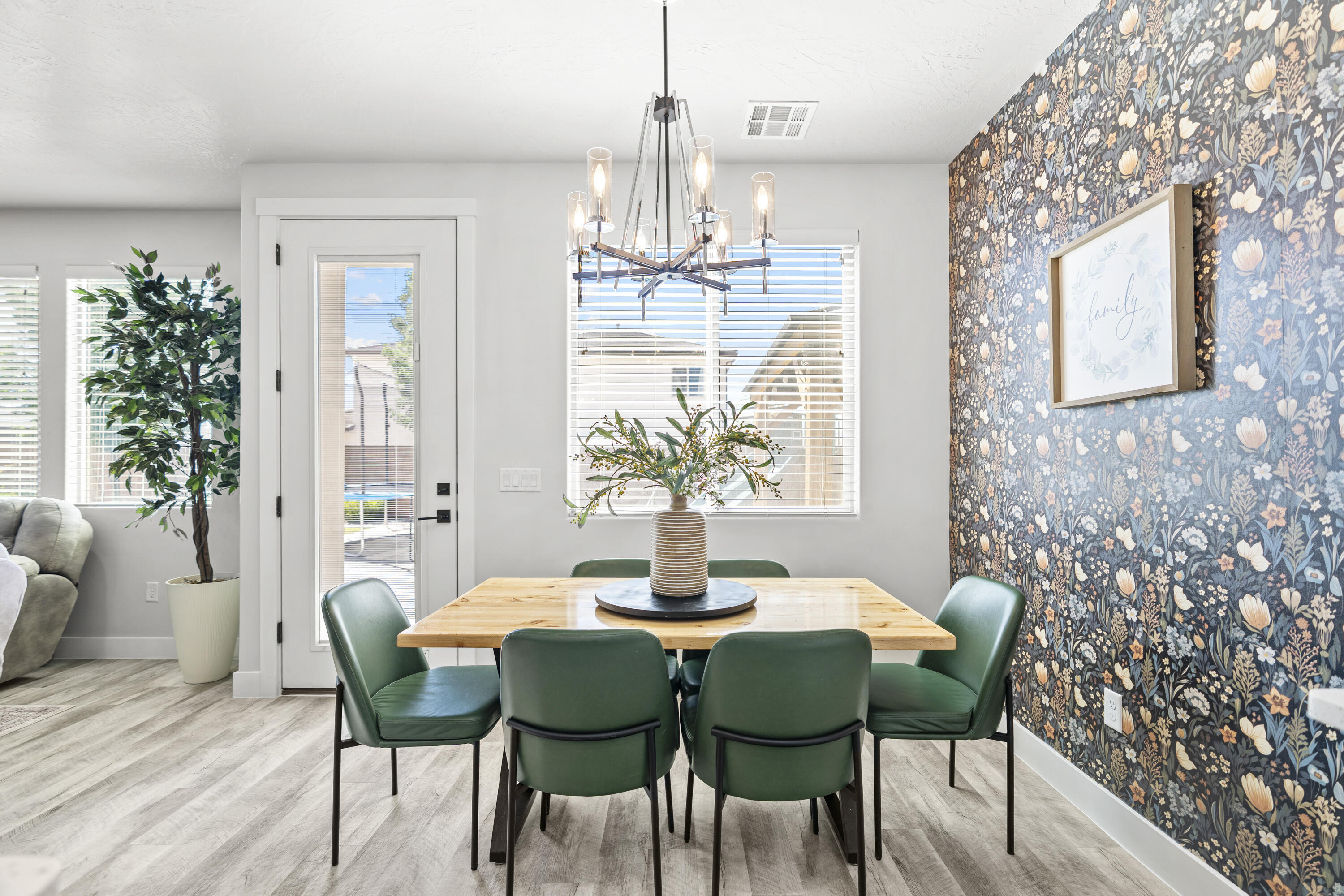 1710 E Mountain Trail