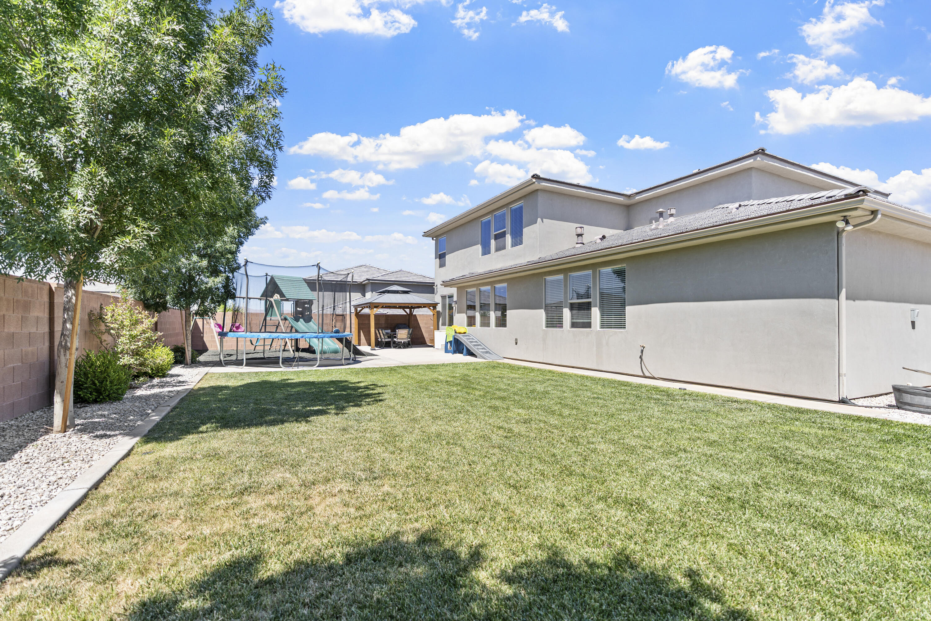 1710 E Mountain Trail