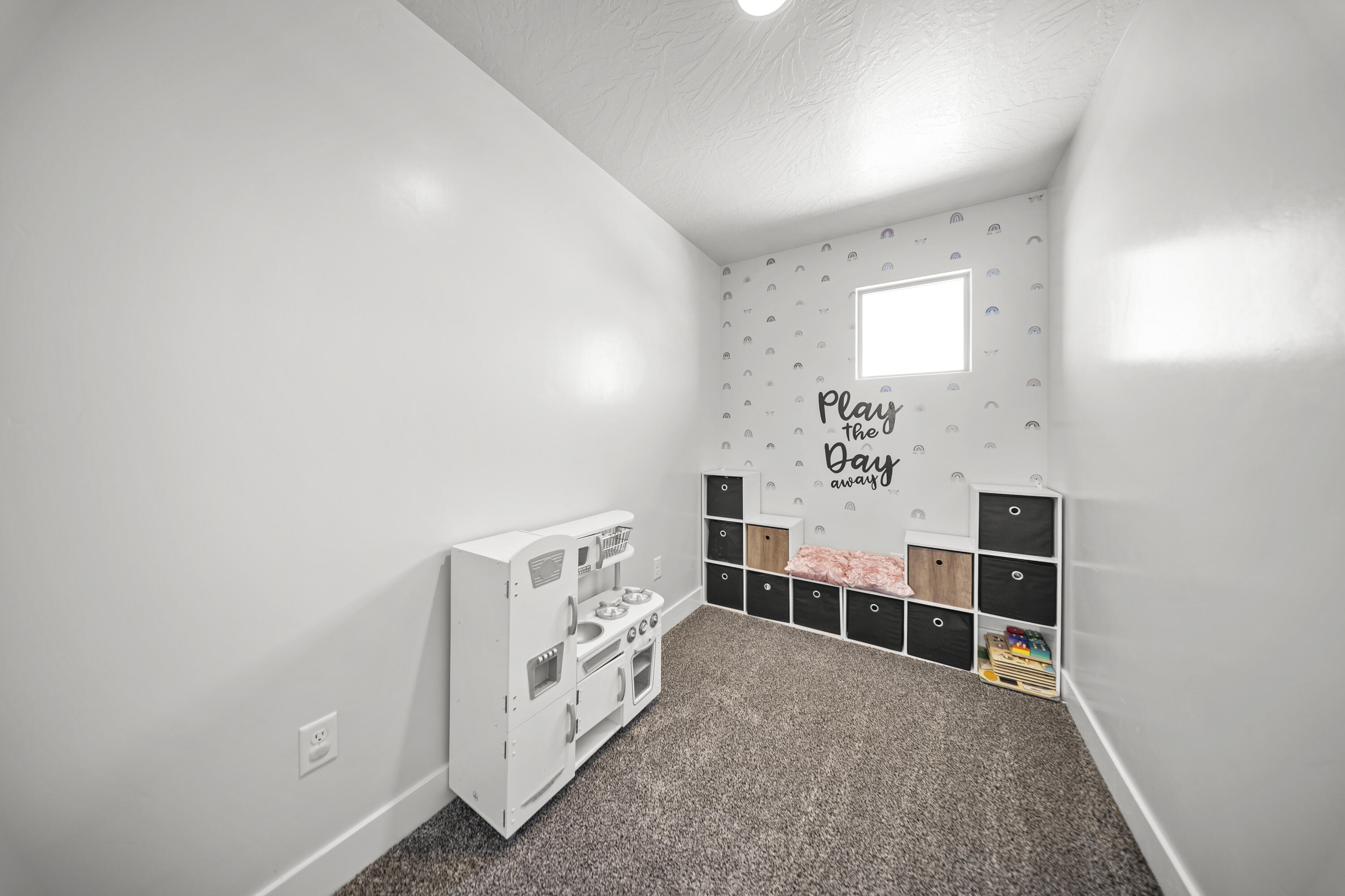 1710 E Mountain Trail
