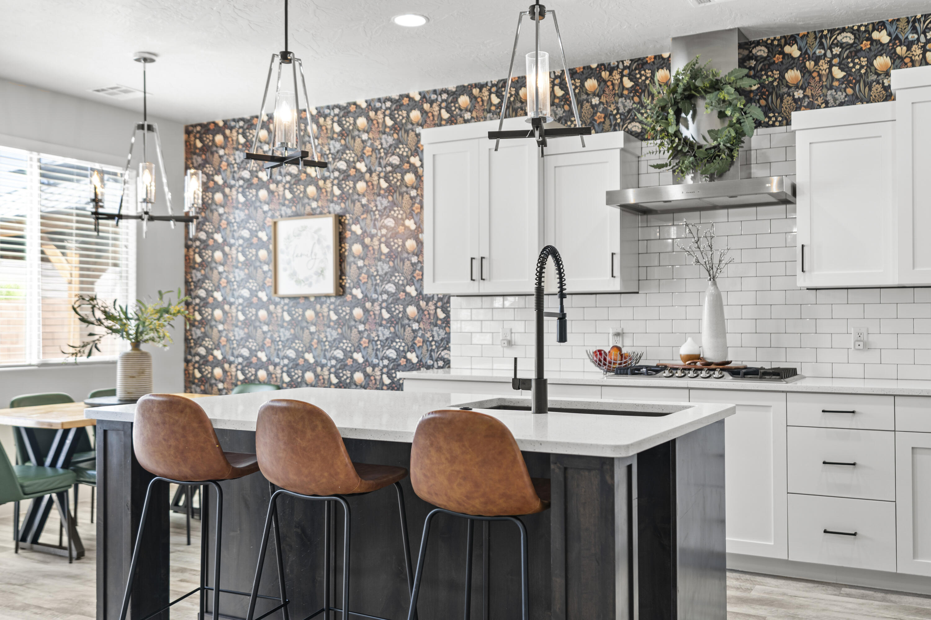 1710 E Mountain Trail
