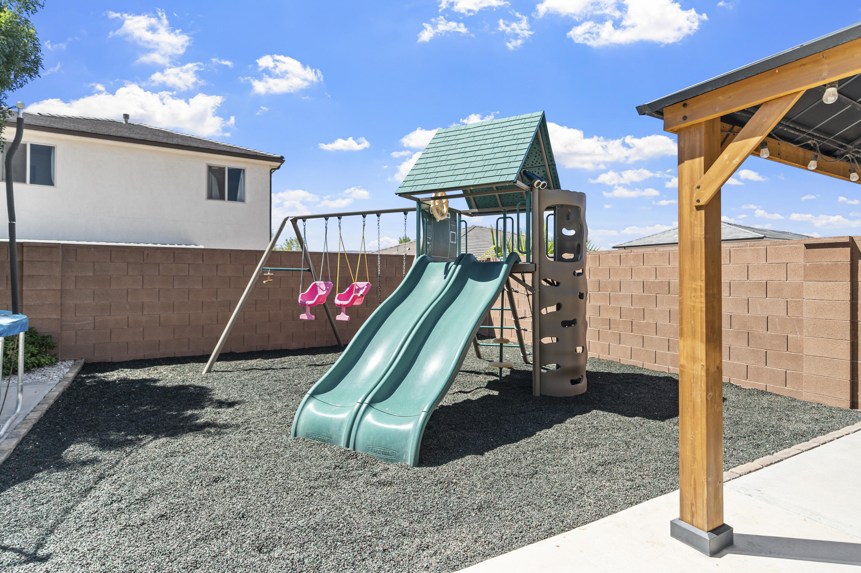 1710 E Mountain Trail