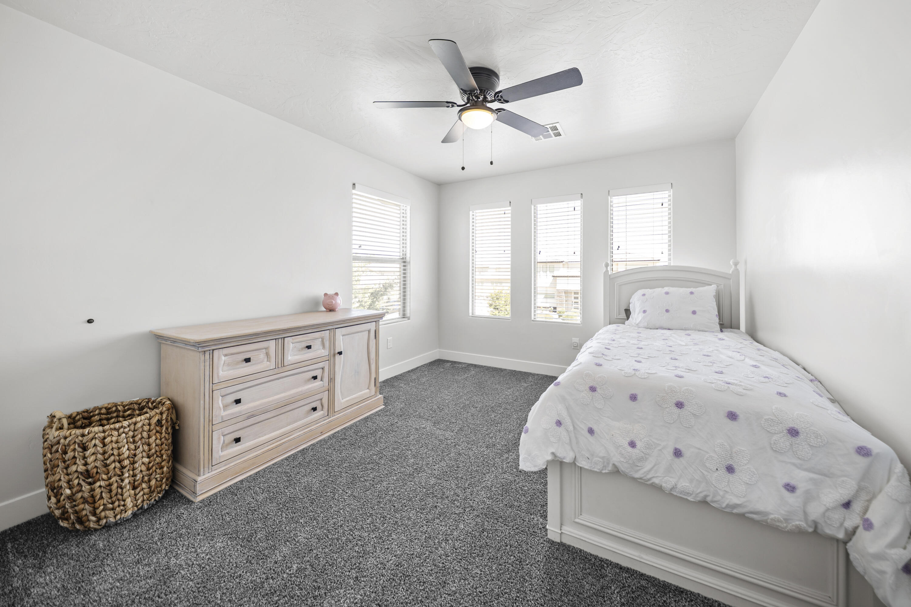 1710 E Mountain Trail