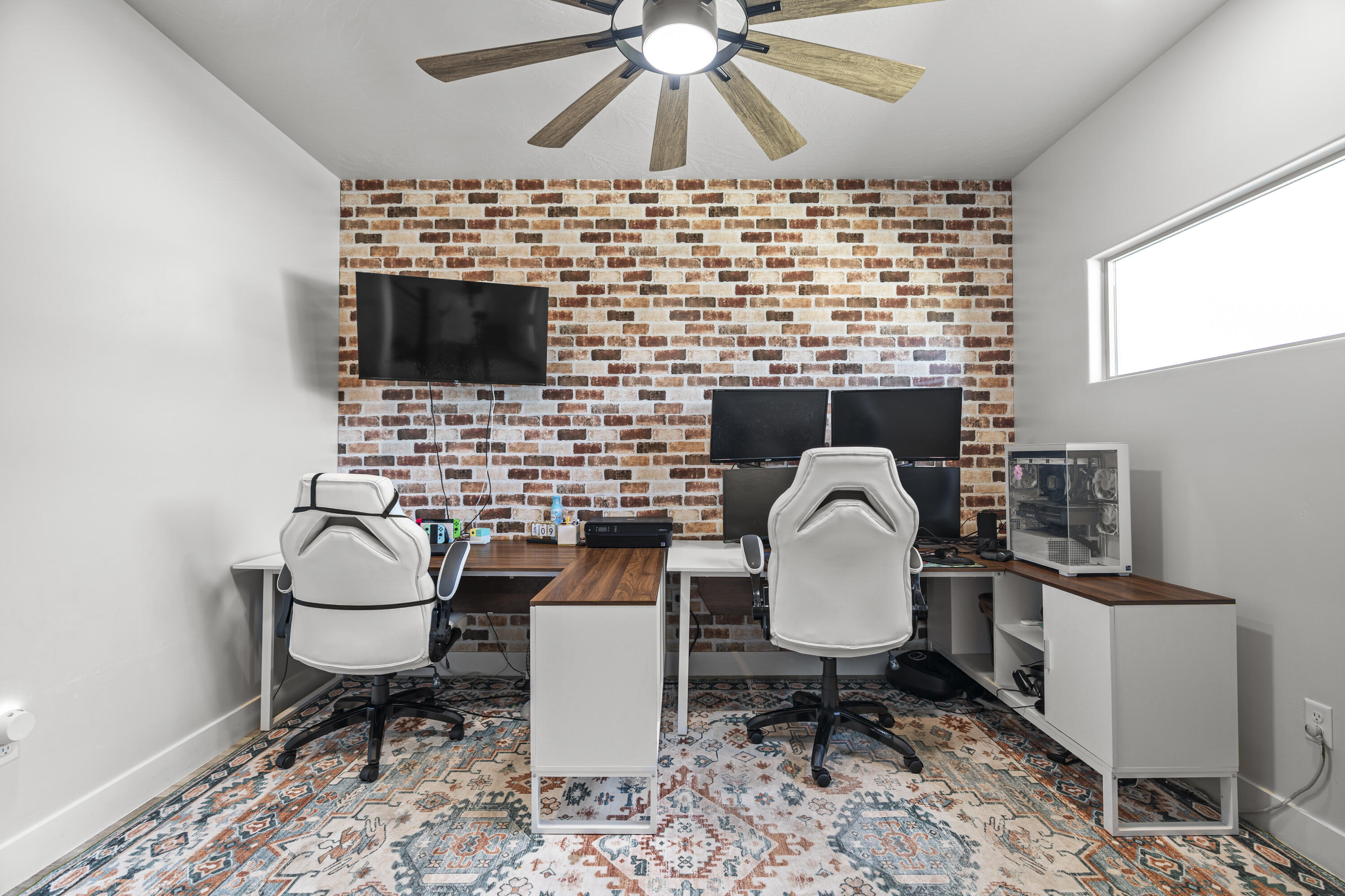 1710 E Mountain Trail