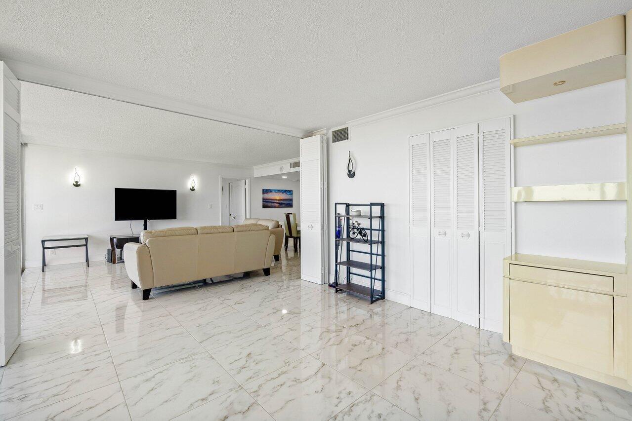 2000 Presidential Way 1702