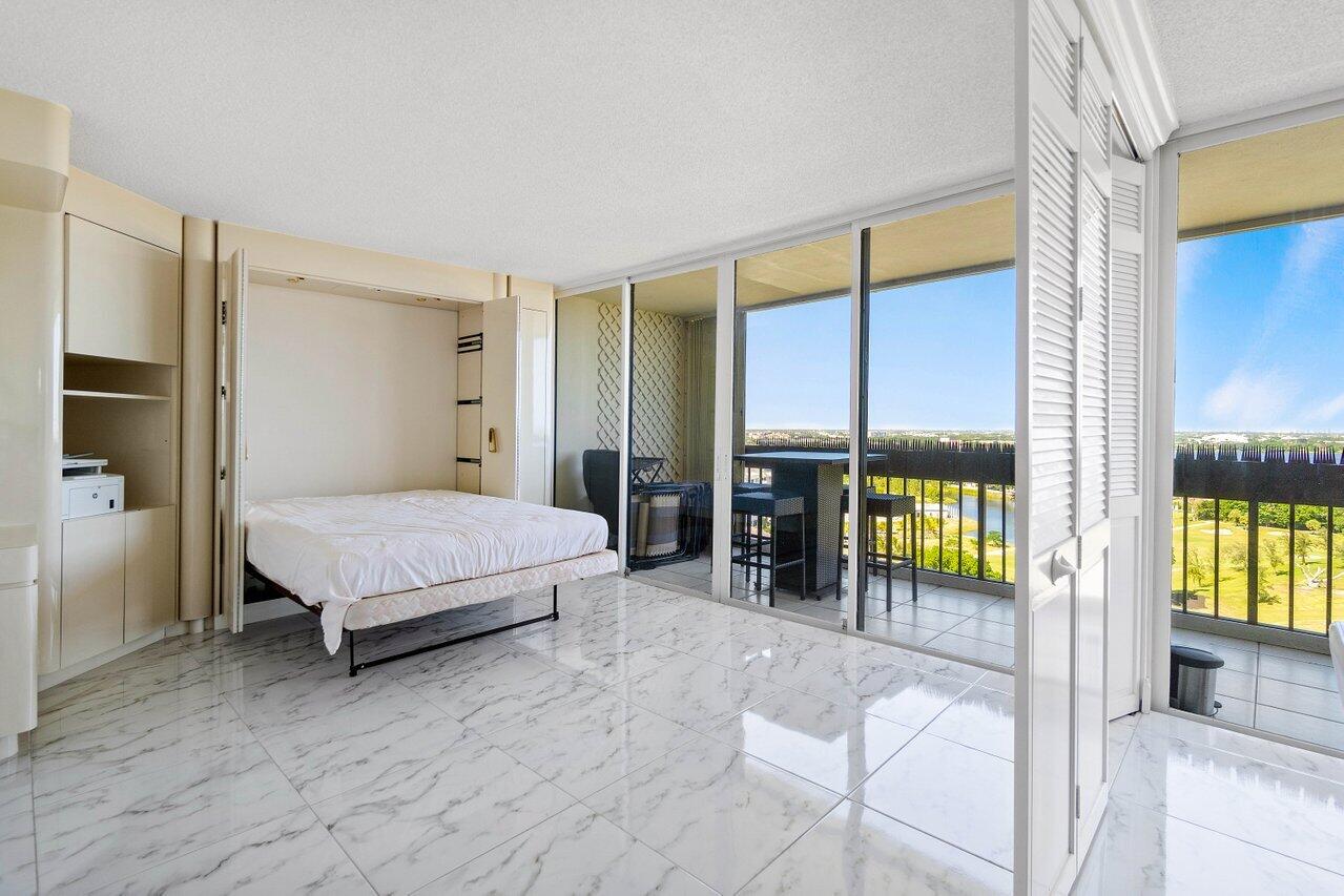 2000 Presidential Way 1702