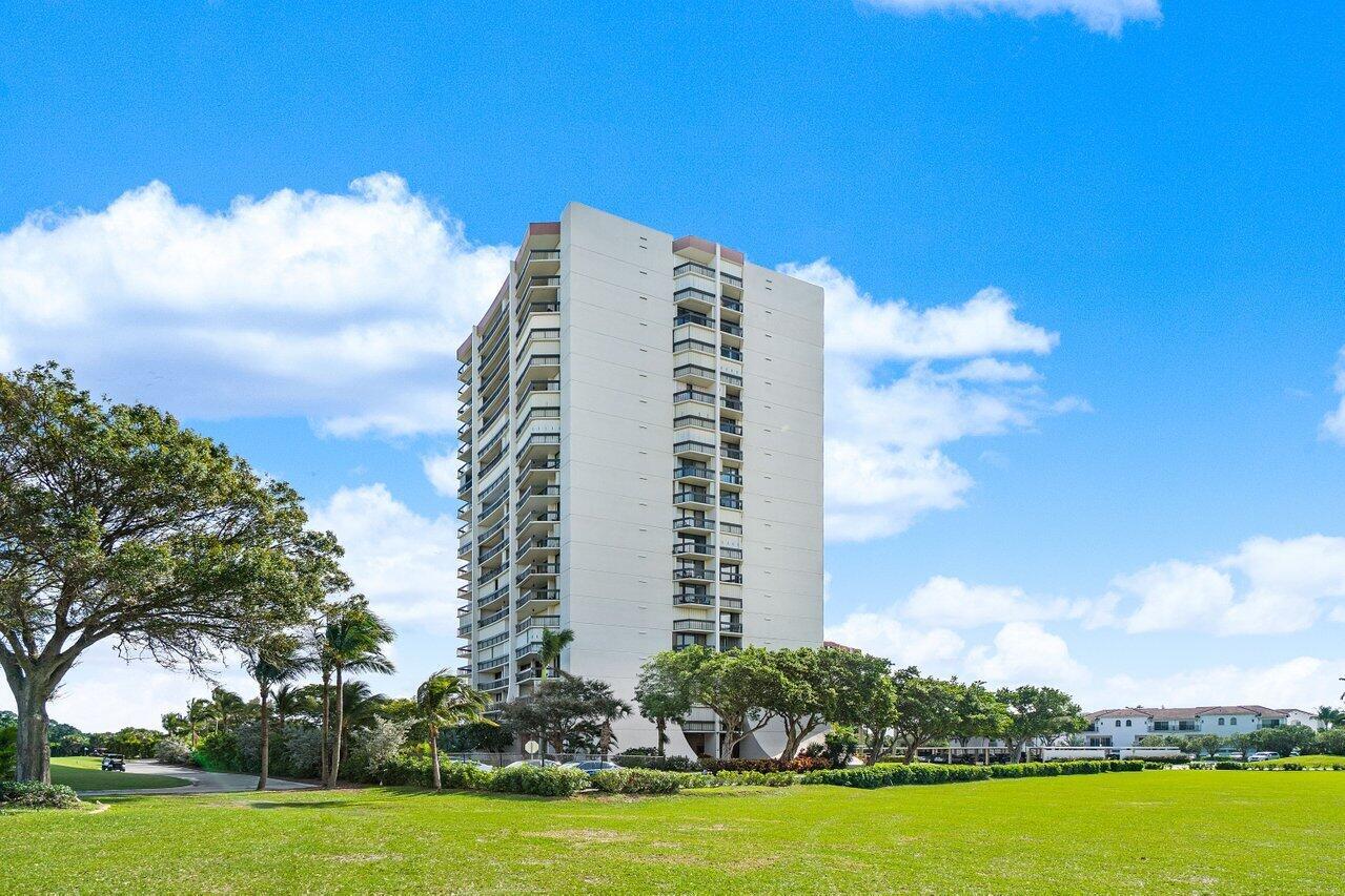 2000 Presidential Way 1702