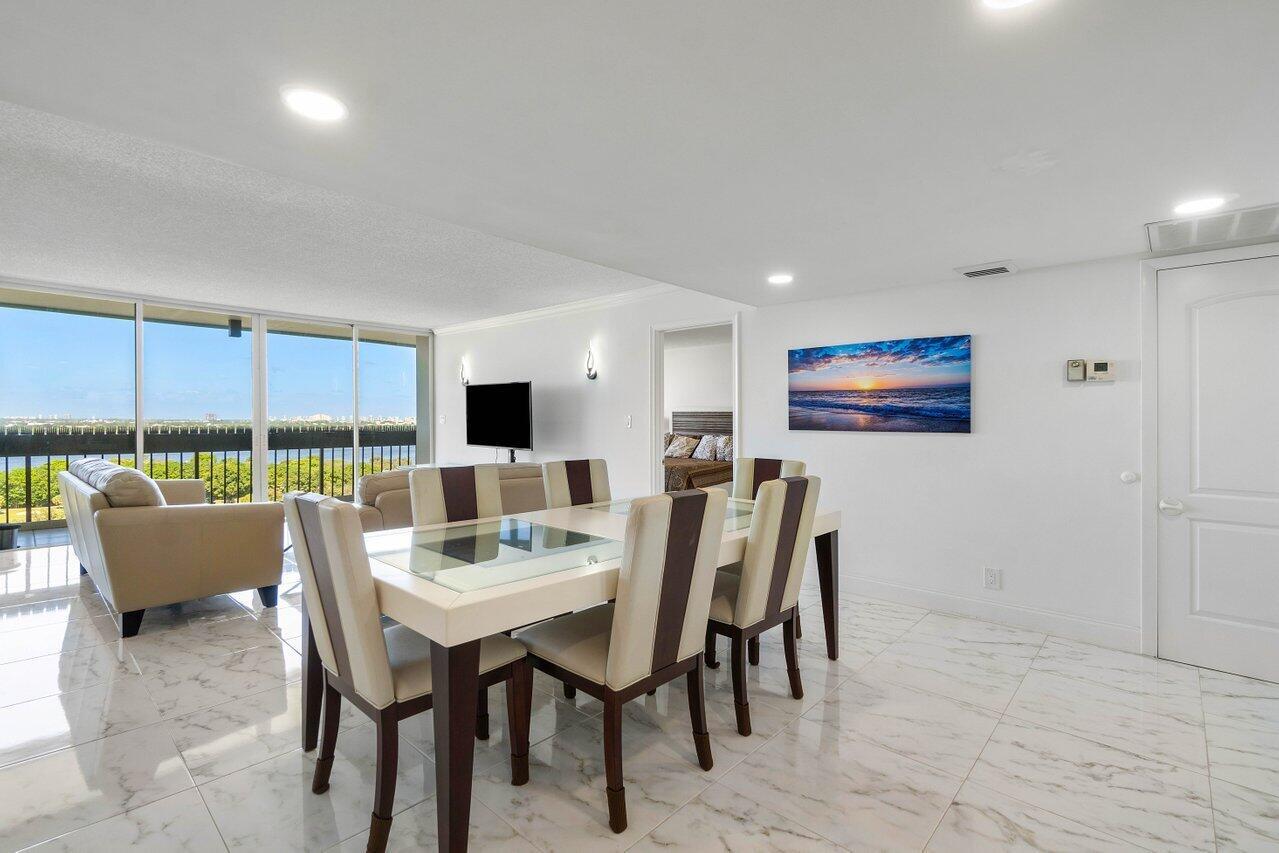 2000 Presidential Way 1702