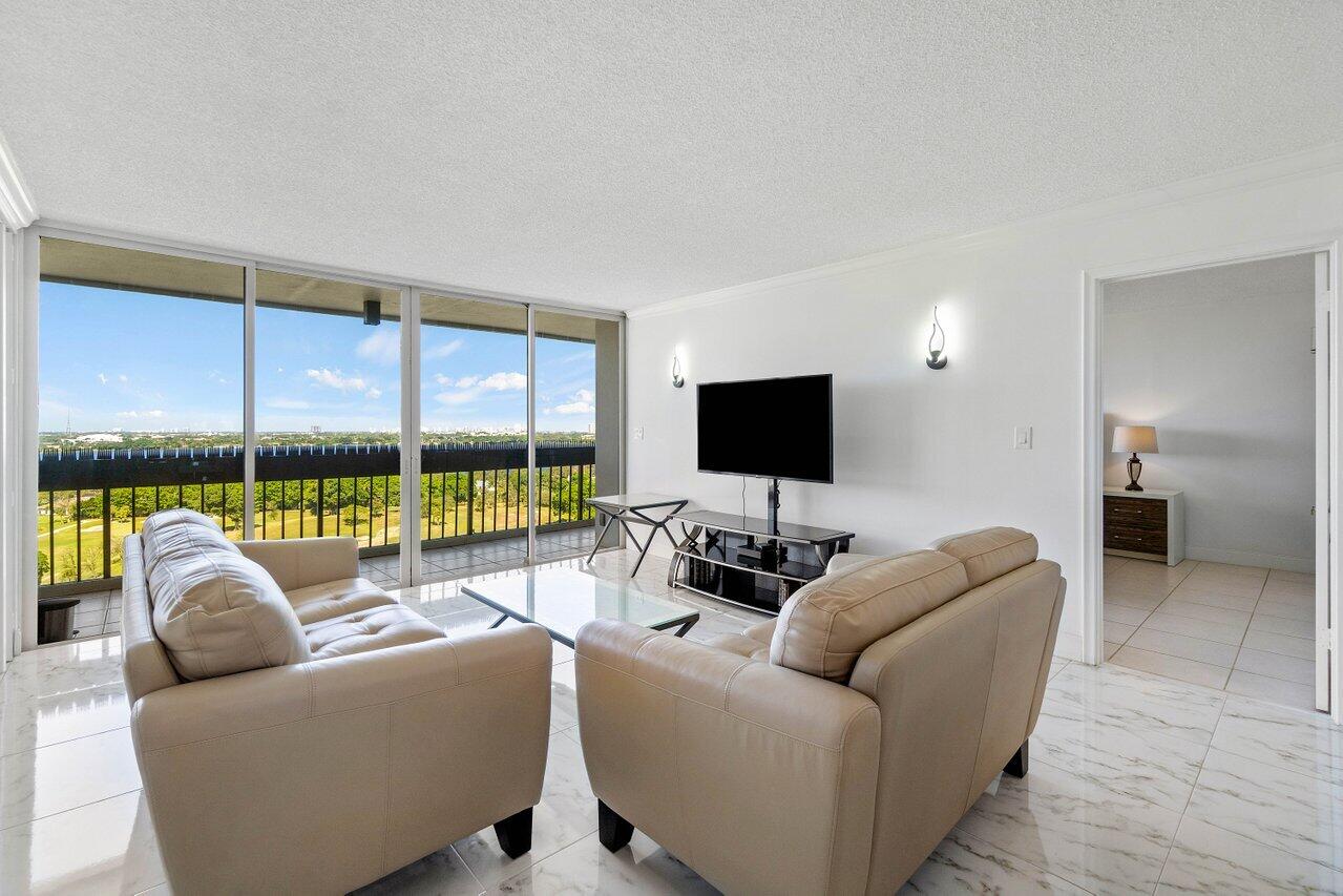 2000 Presidential Way 1702