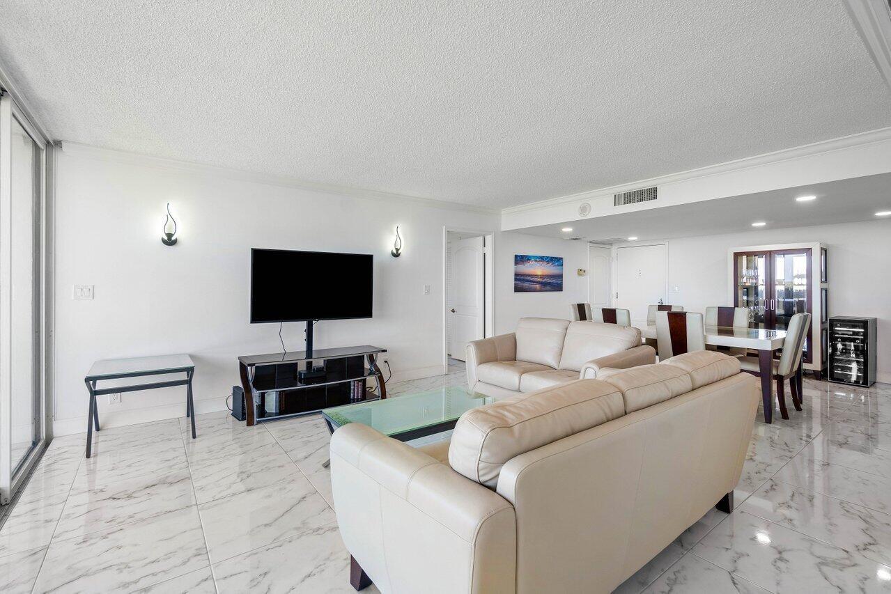 2000 Presidential Way 1702