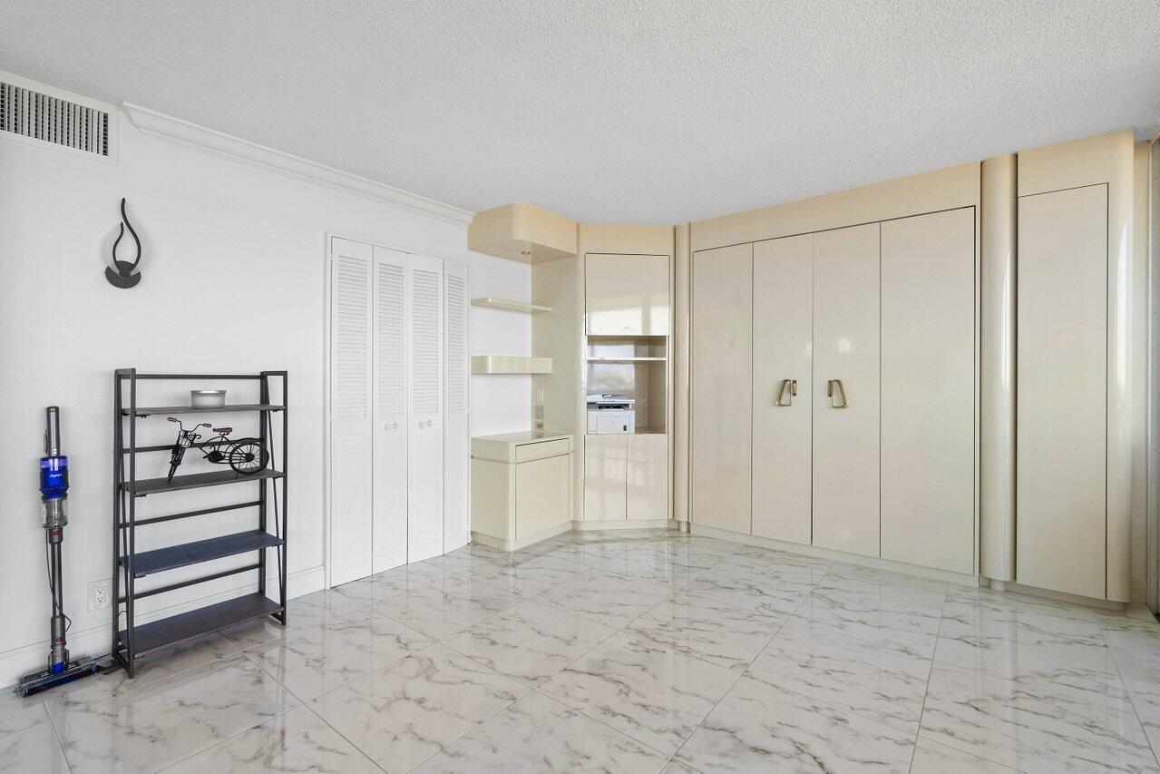 2000 Presidential Way 1702