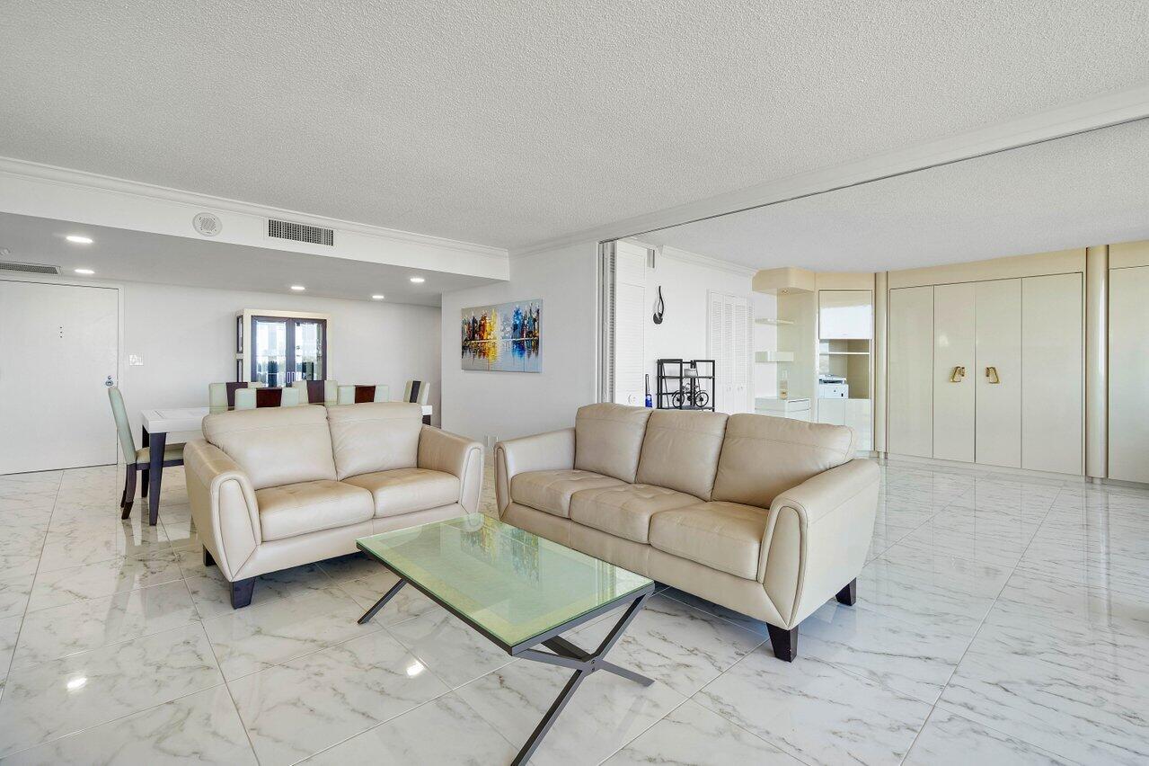 2000 Presidential Way 1702