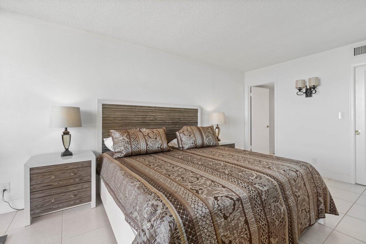 2000 Presidential Way 1702