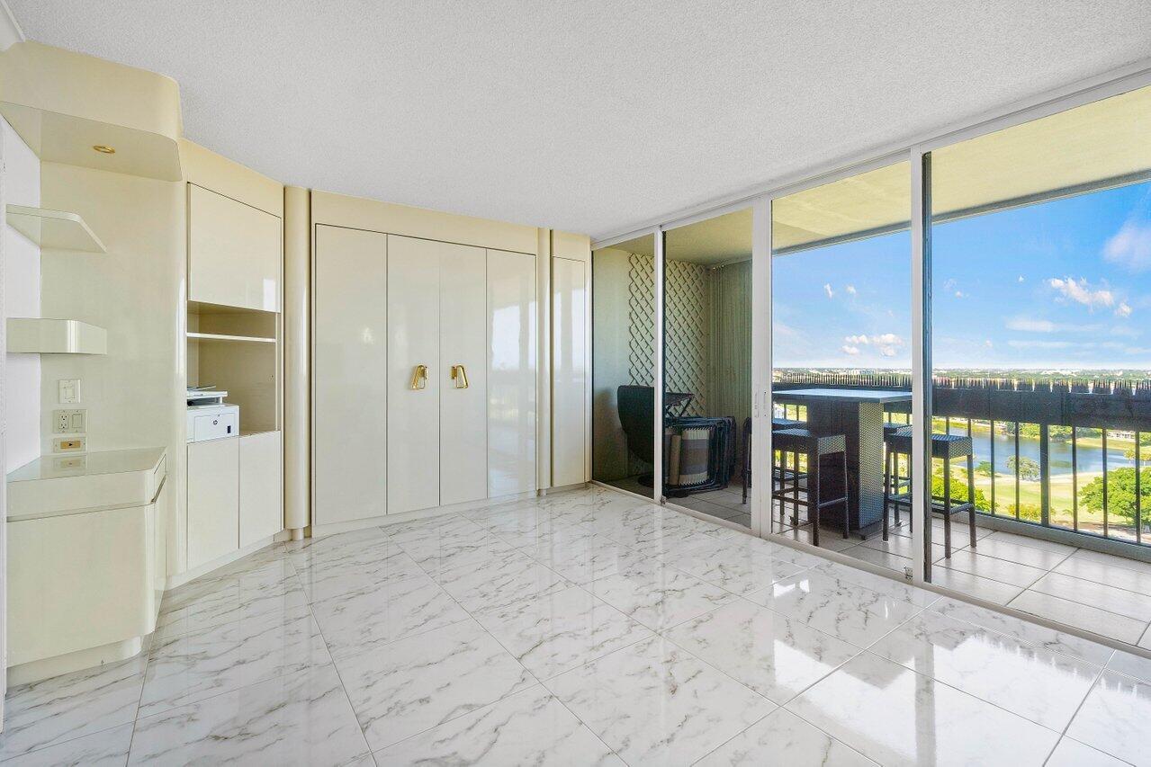 2000 Presidential Way 1702