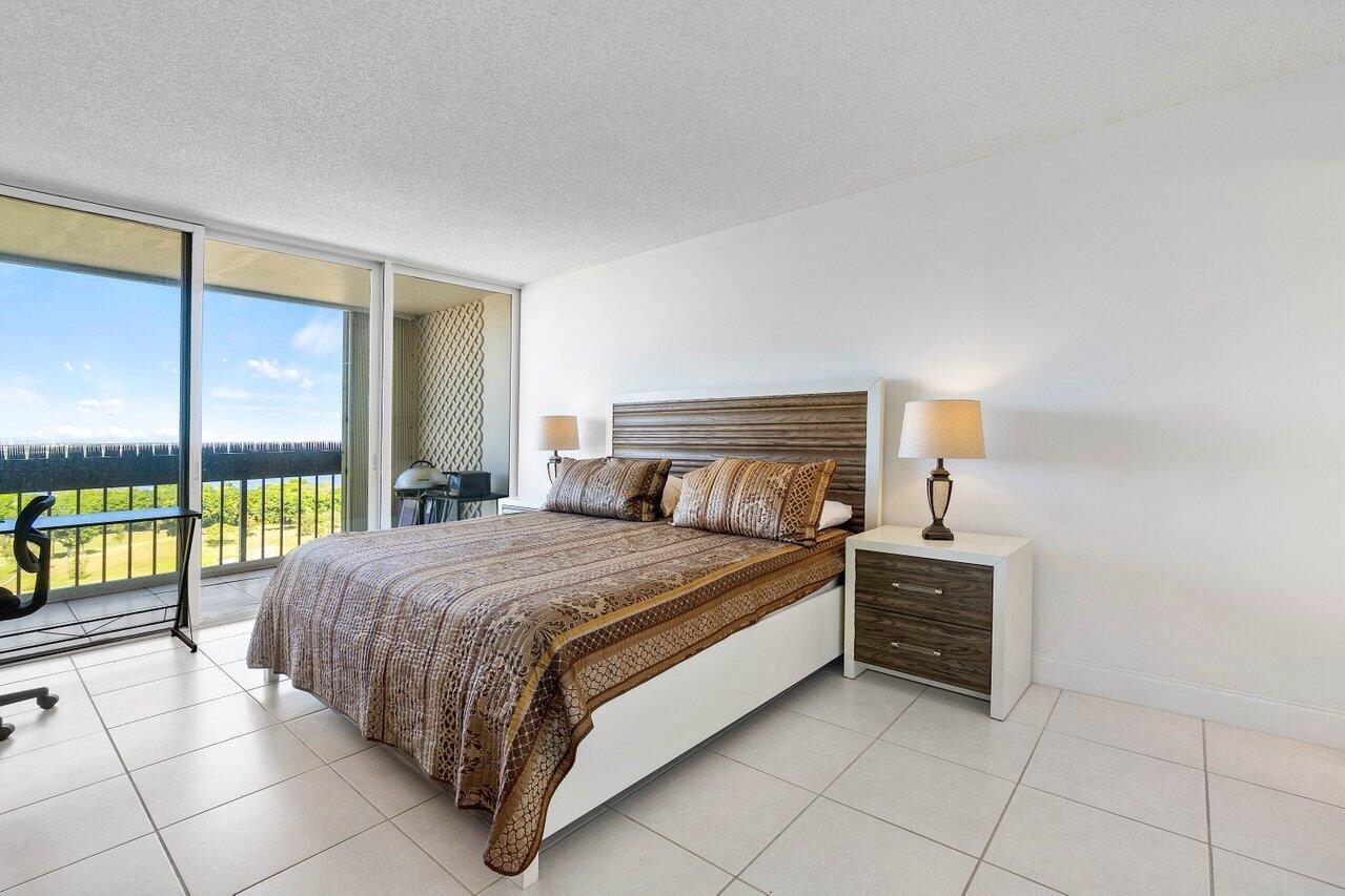 2000 Presidential Way 1702