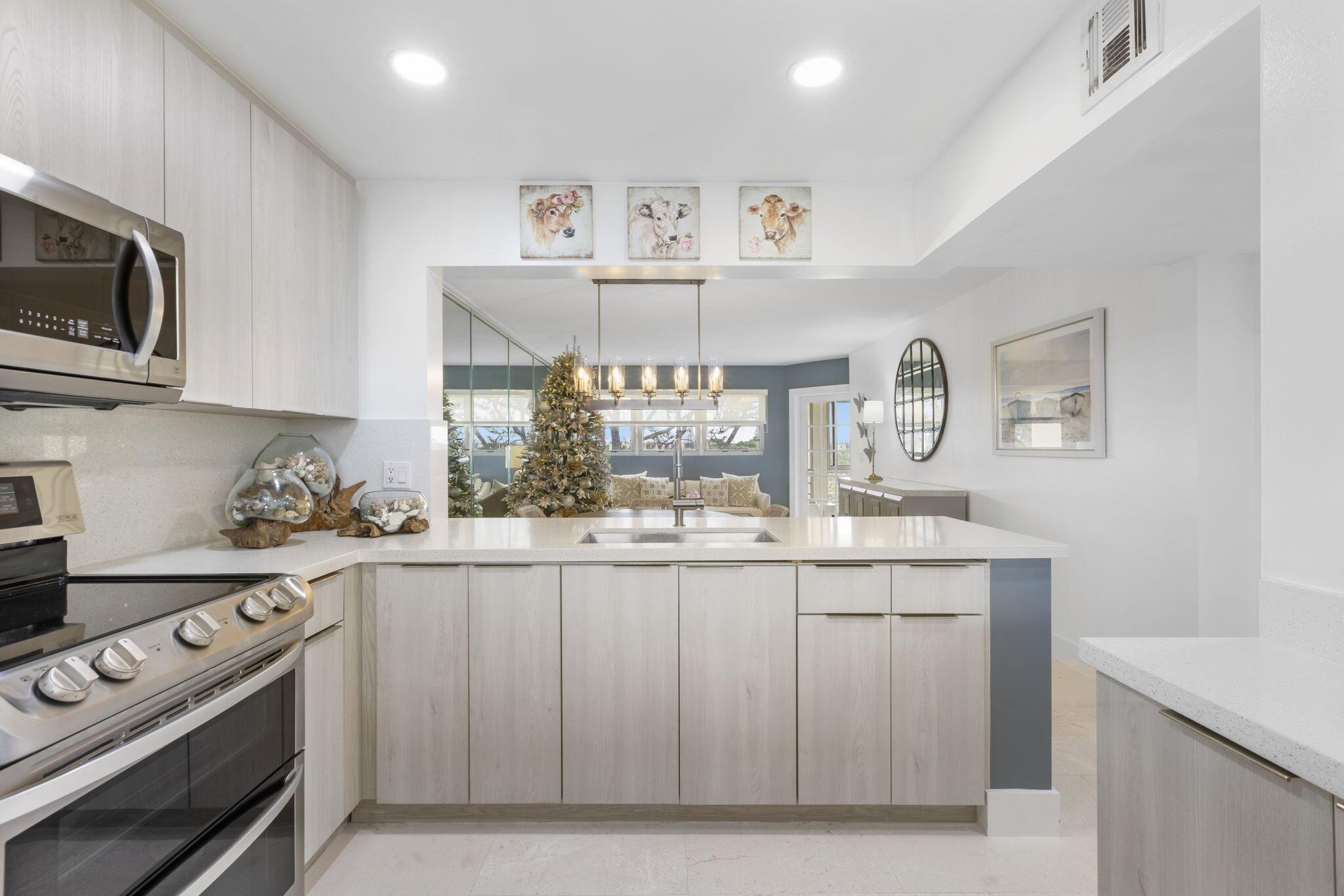 3654 Via Poinciana 603