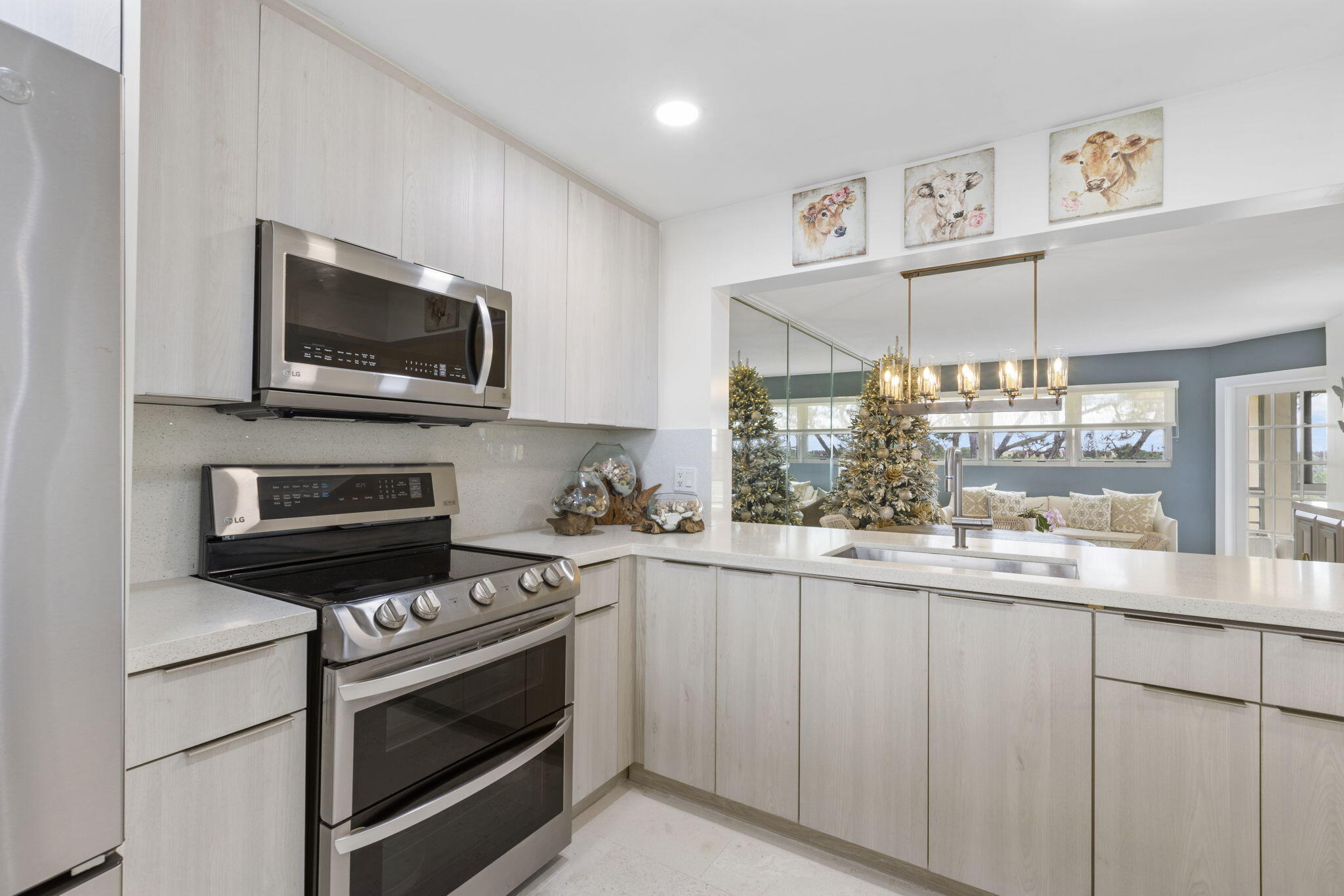 3654 Via Poinciana 603