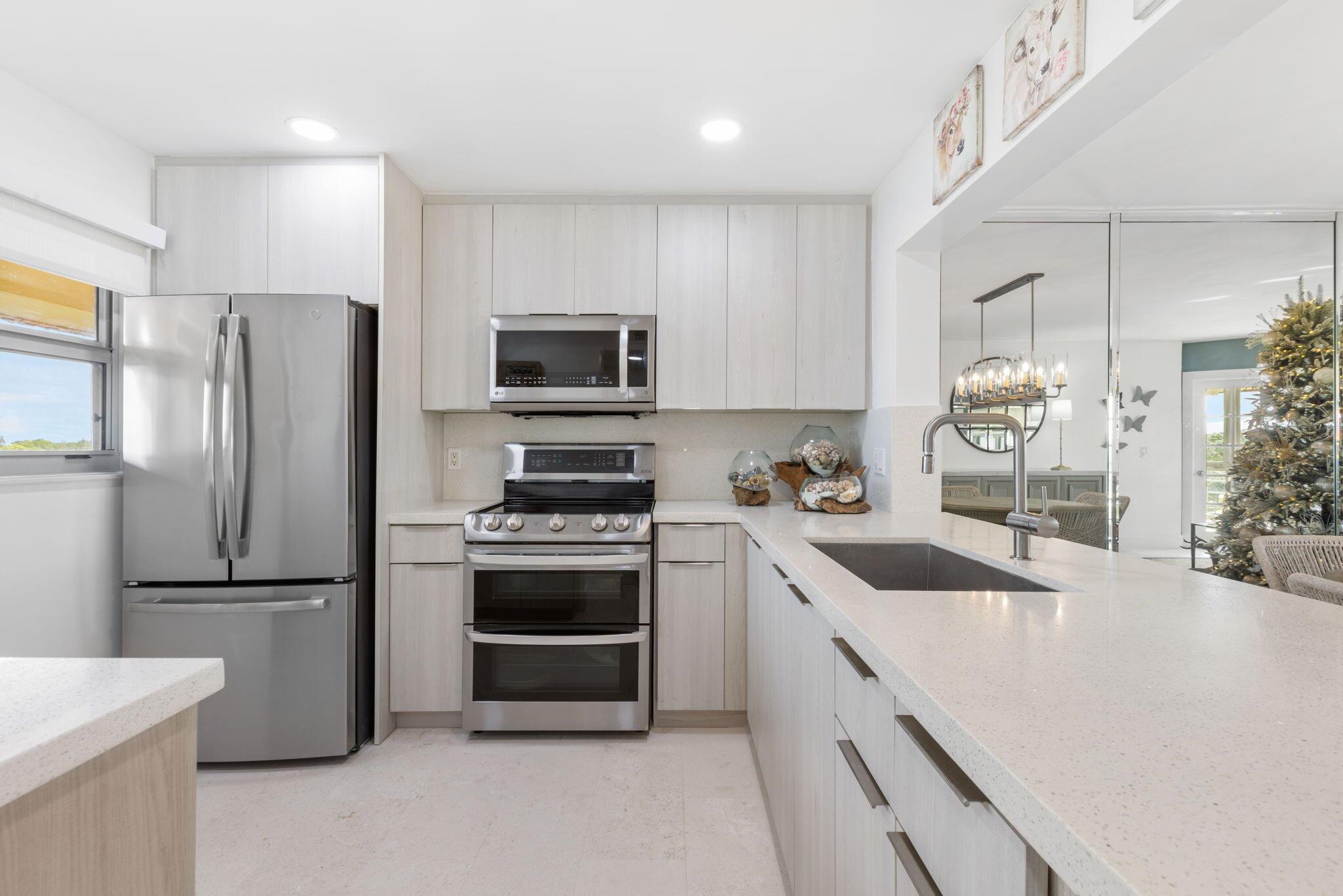 3654 Via Poinciana 603