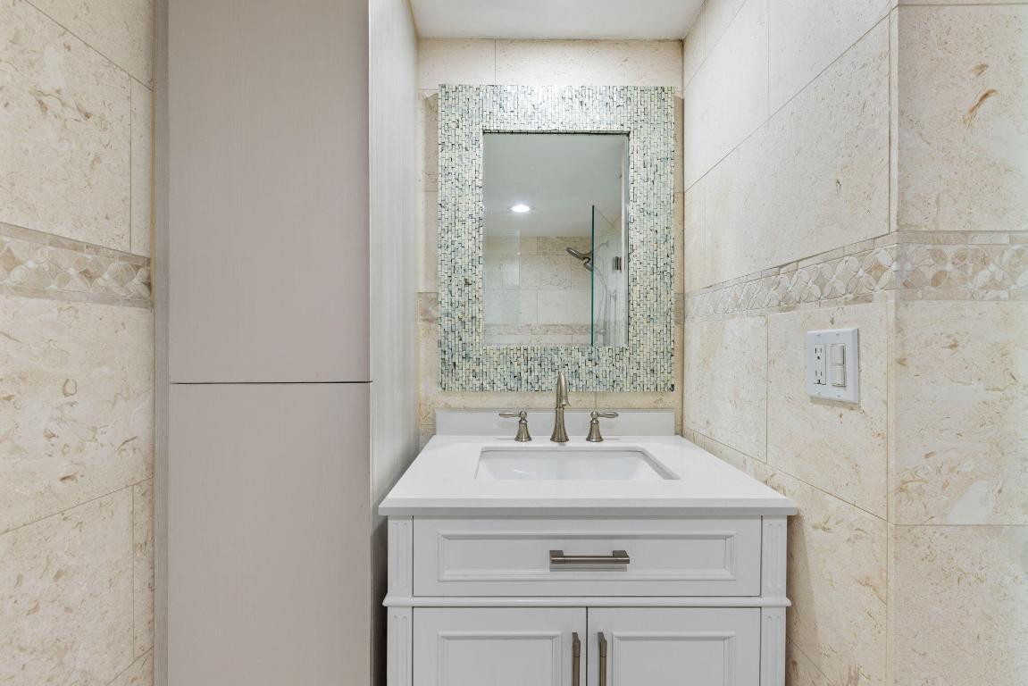 3654 Via Poinciana 603