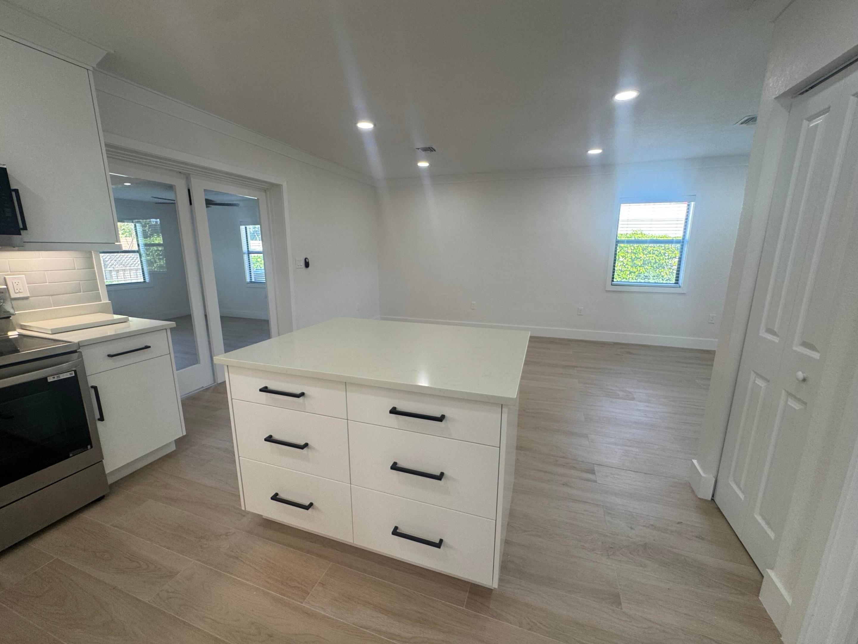 3015 Robert Road
