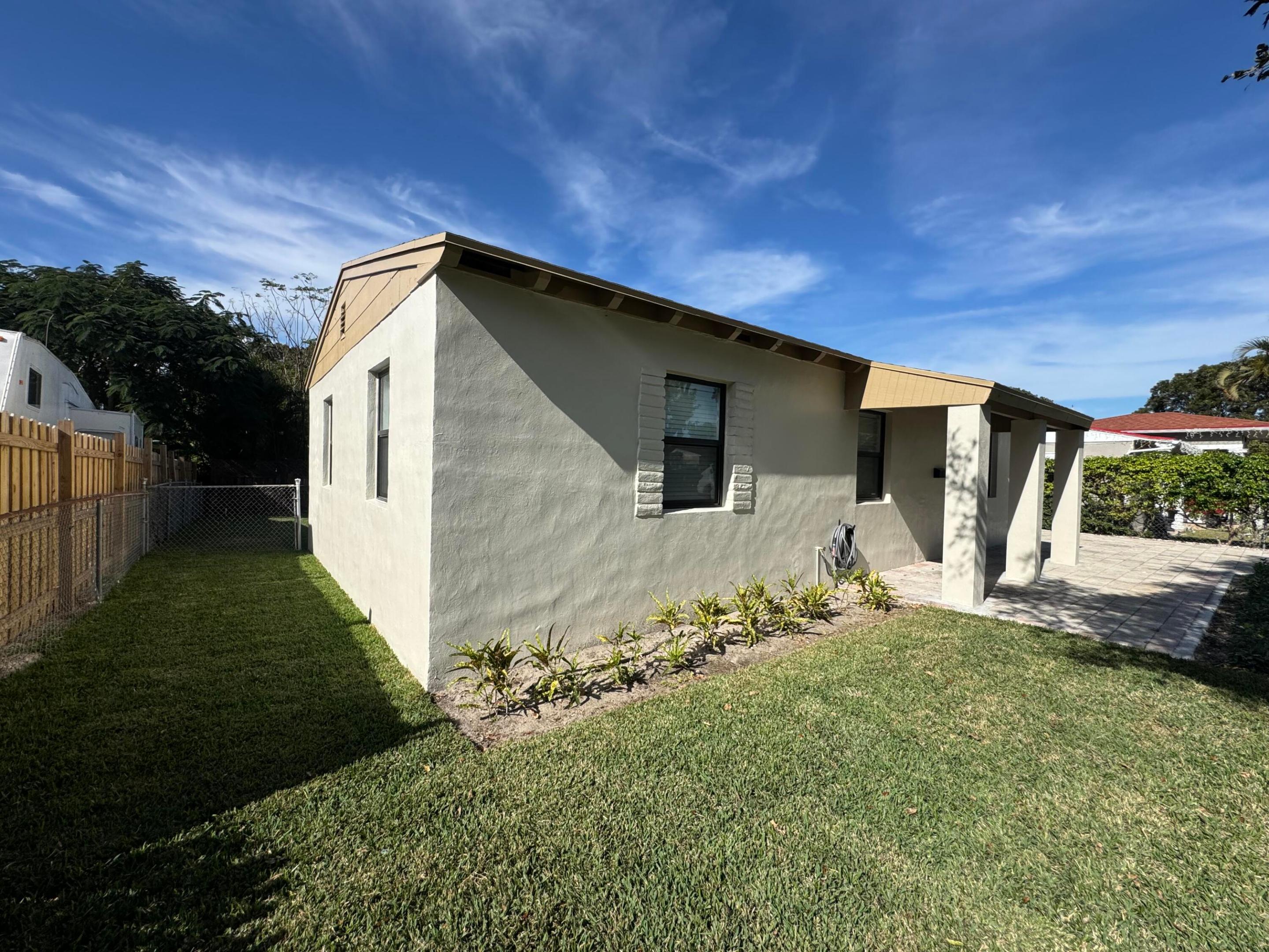 3015 Robert Road