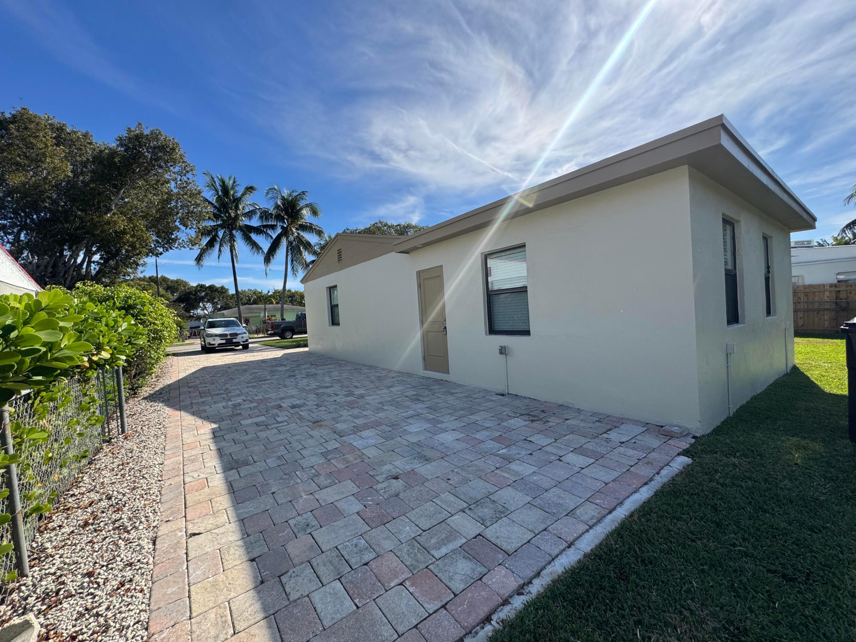 3015 Robert Road