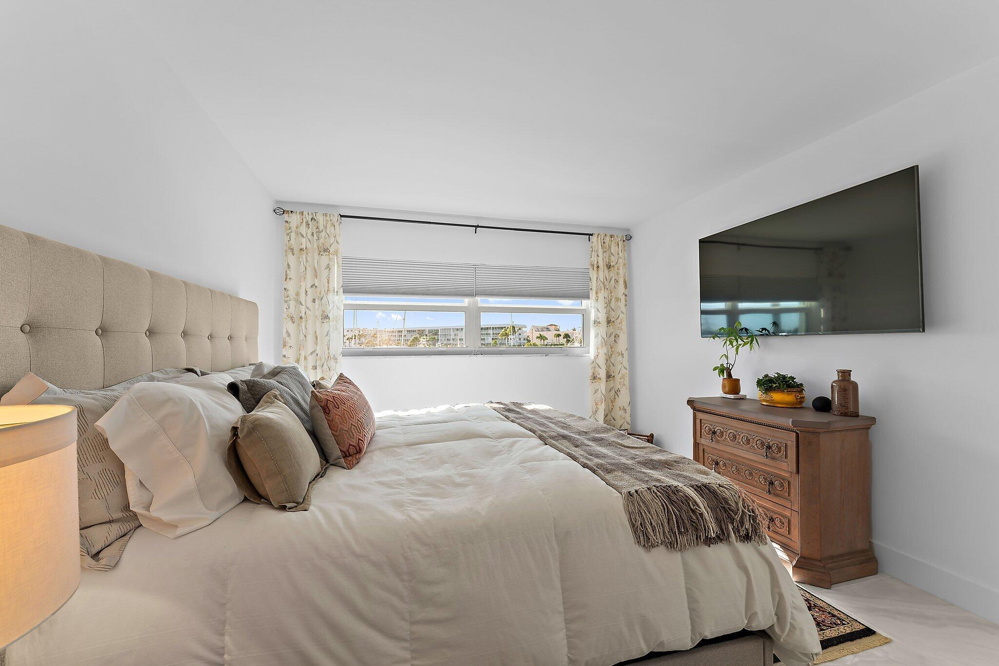 21 Yacht Club Drive 204