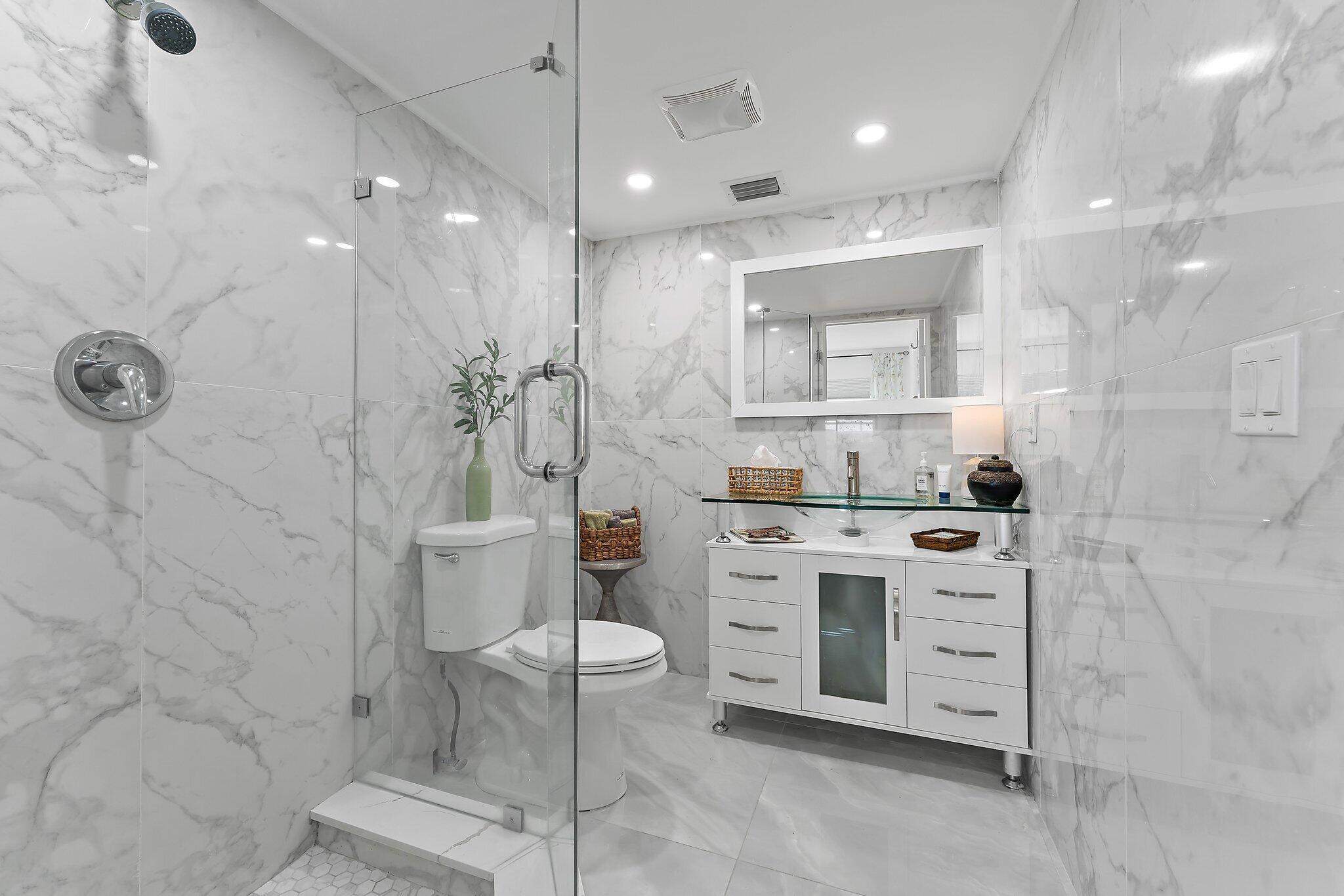 21 Yacht Club Drive 204