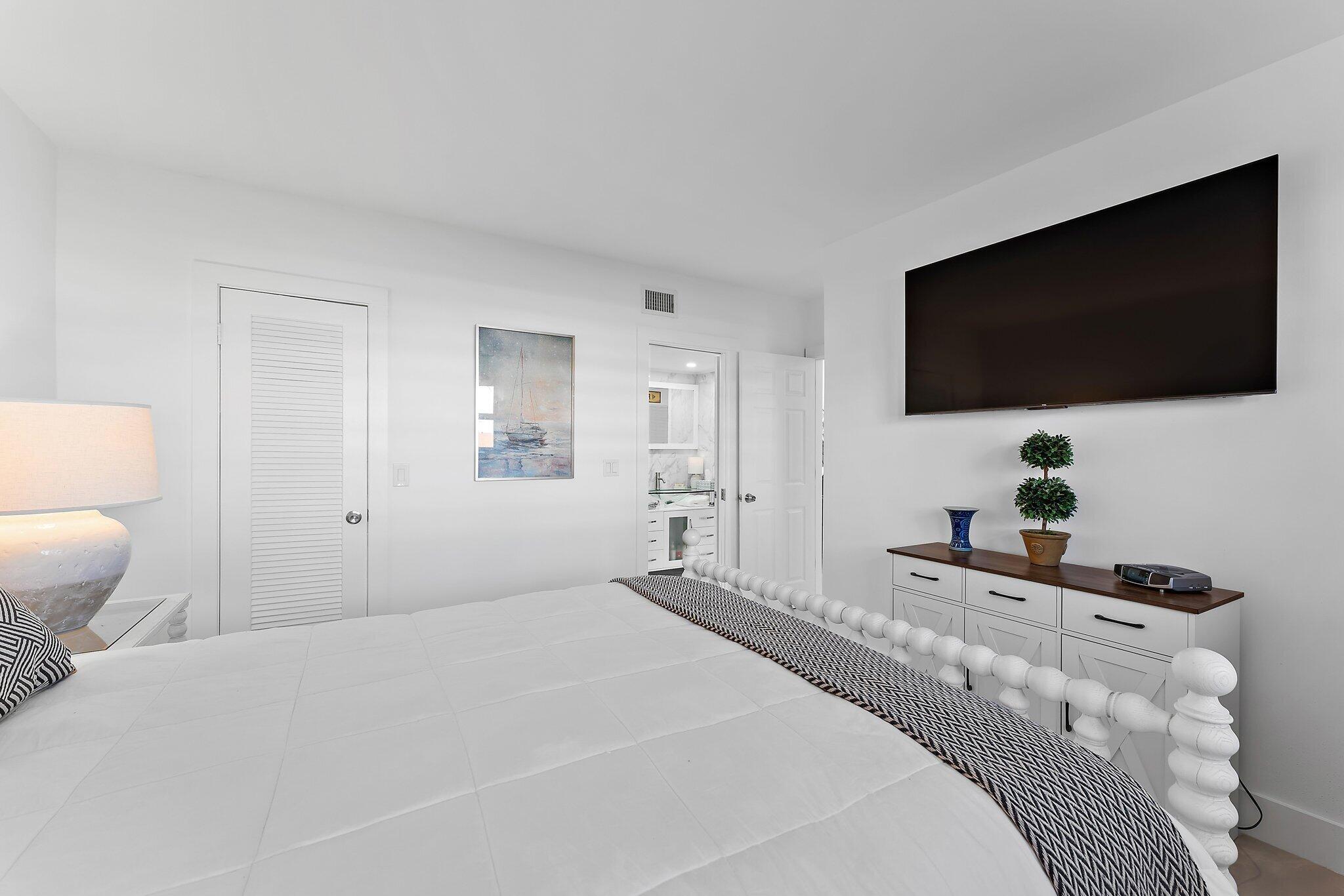 21 Yacht Club Drive 204