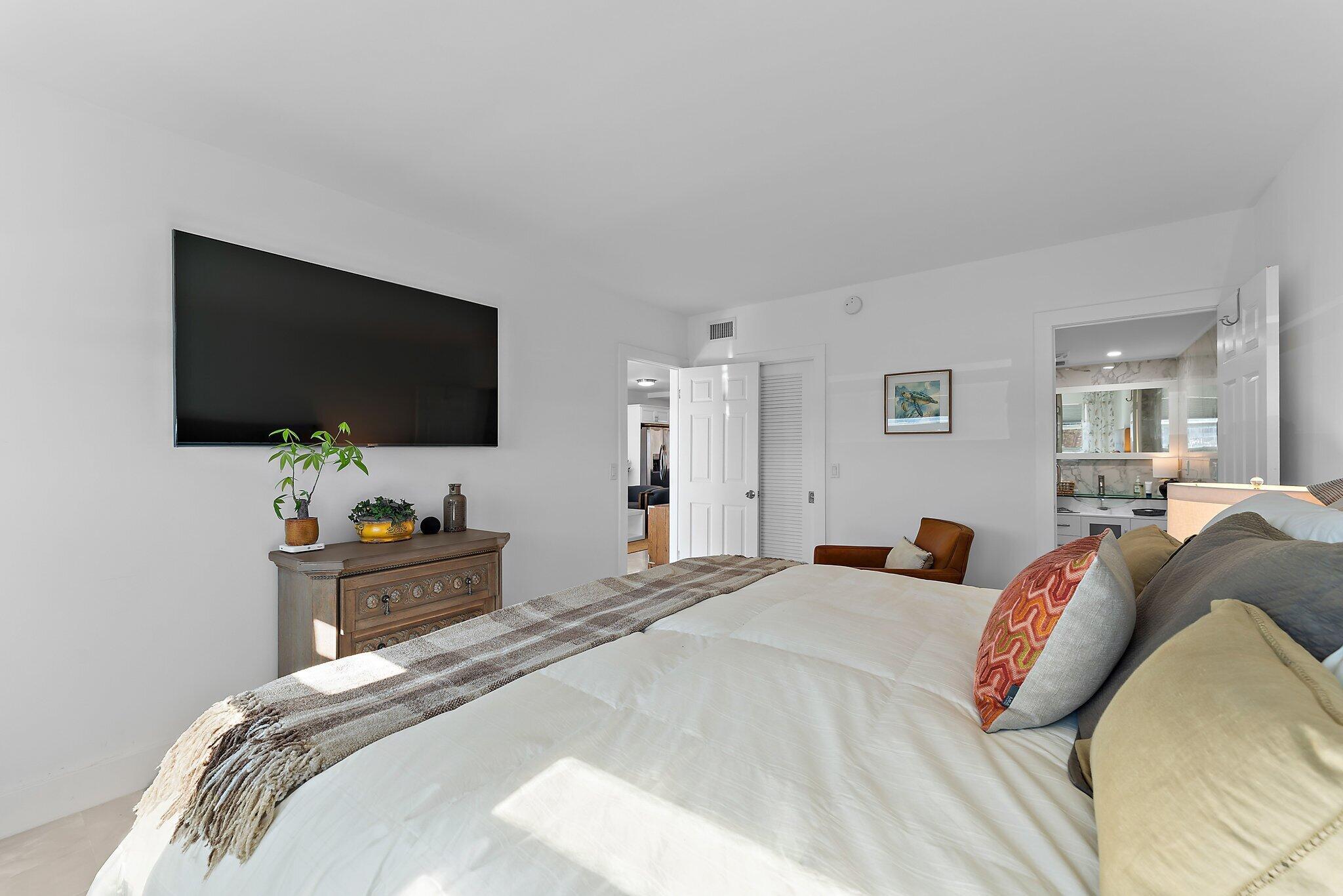 21 Yacht Club Drive 204